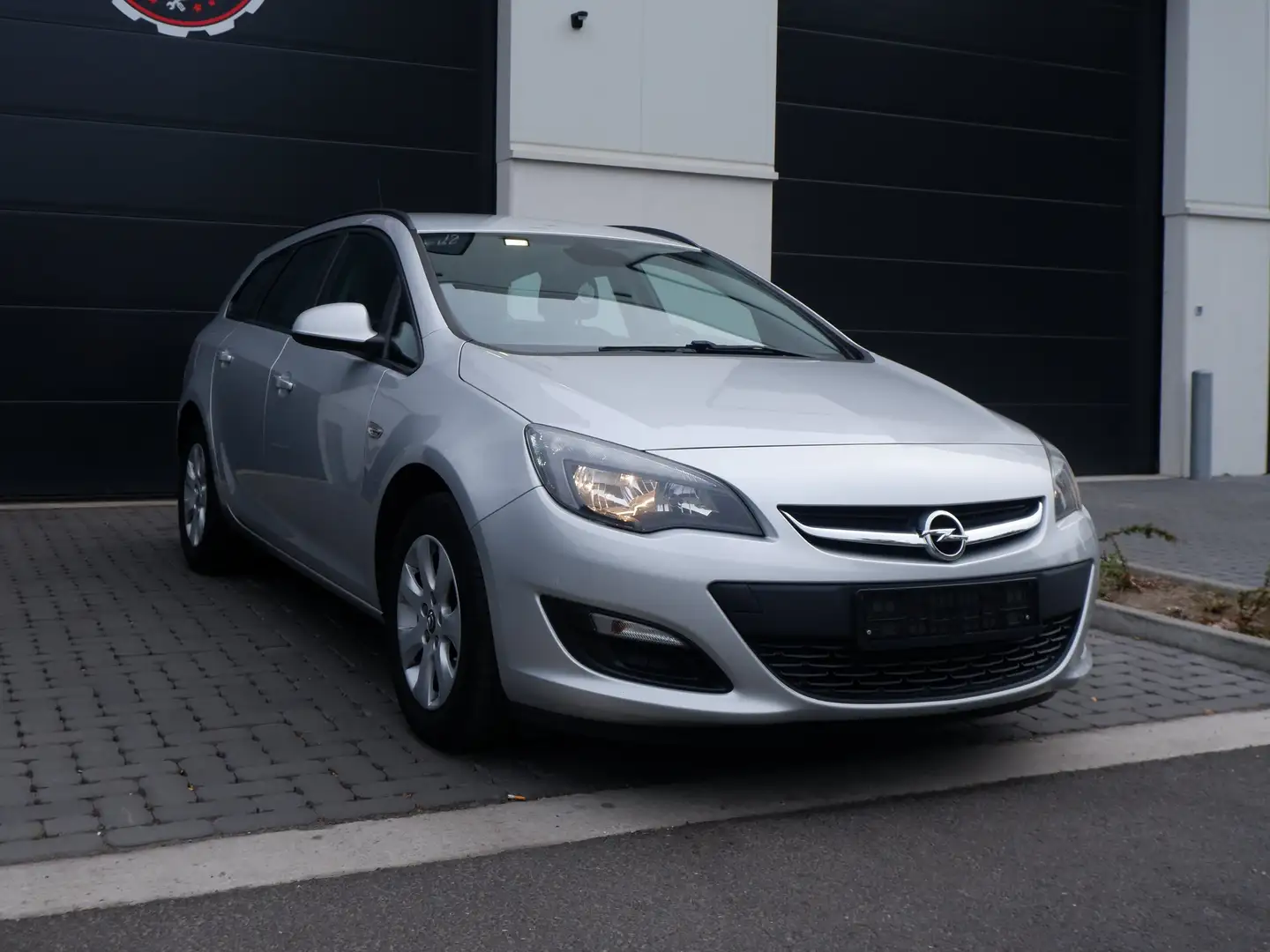 Opel Astra Sports Tourer 1.6 CDTi ECOTEC D Dynamic Start/Stop Zilver - 1