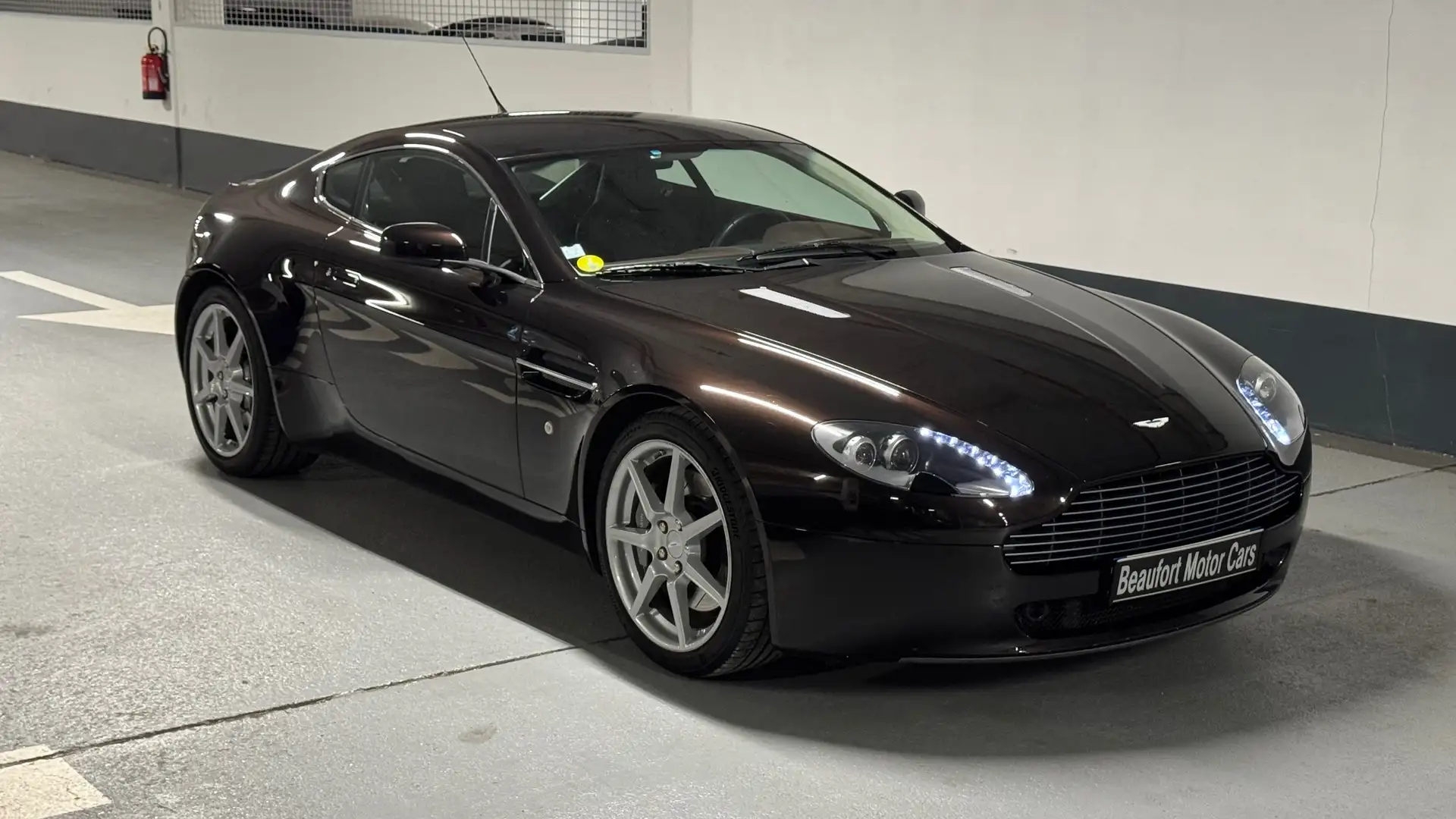 Aston Martin Vantage V8 4.3L 390 BVM6 Bronze - 1