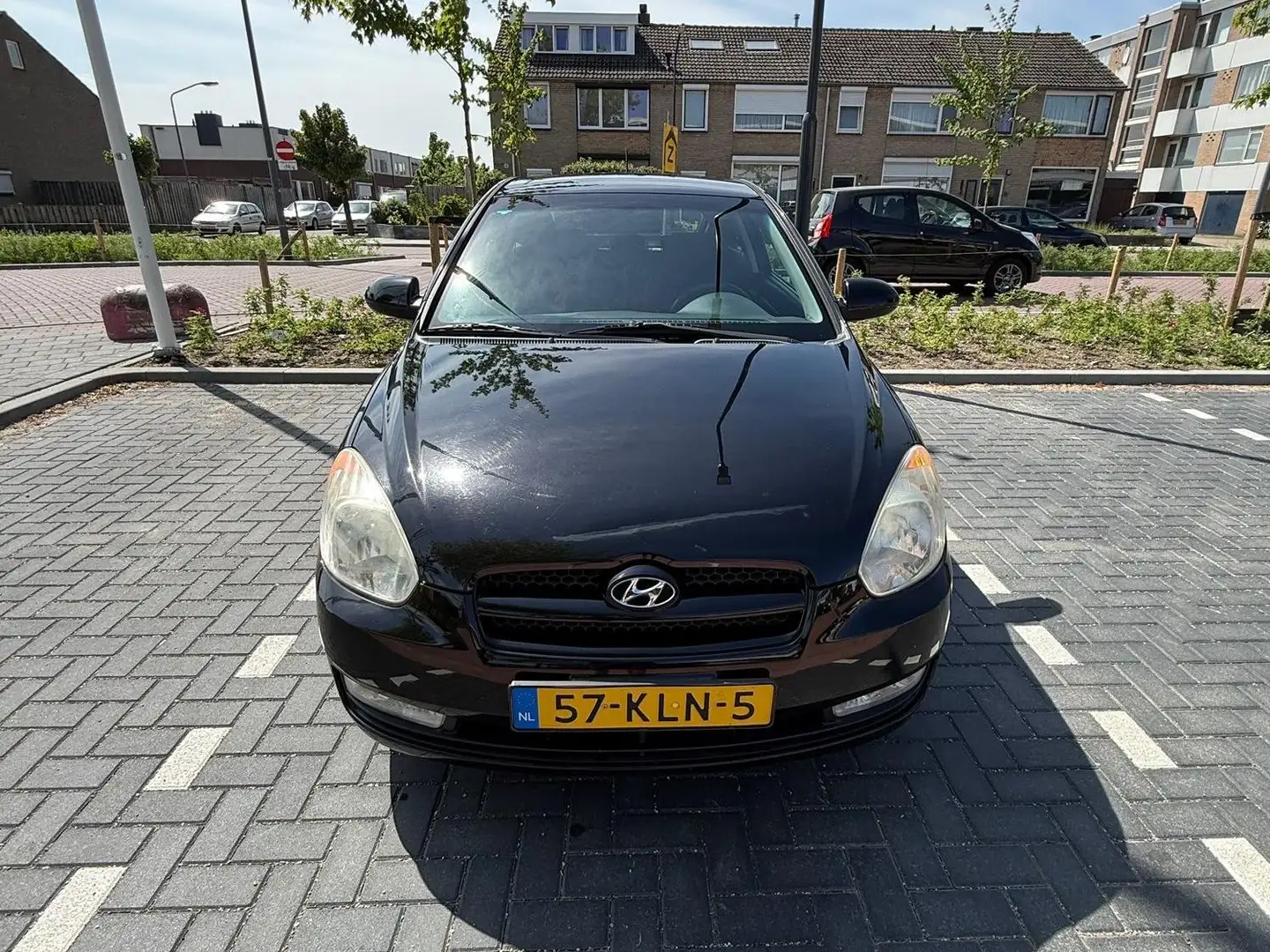 Hyundai ACCENT ACCENT 1.4i Dynamic Joy Schwarz - 2