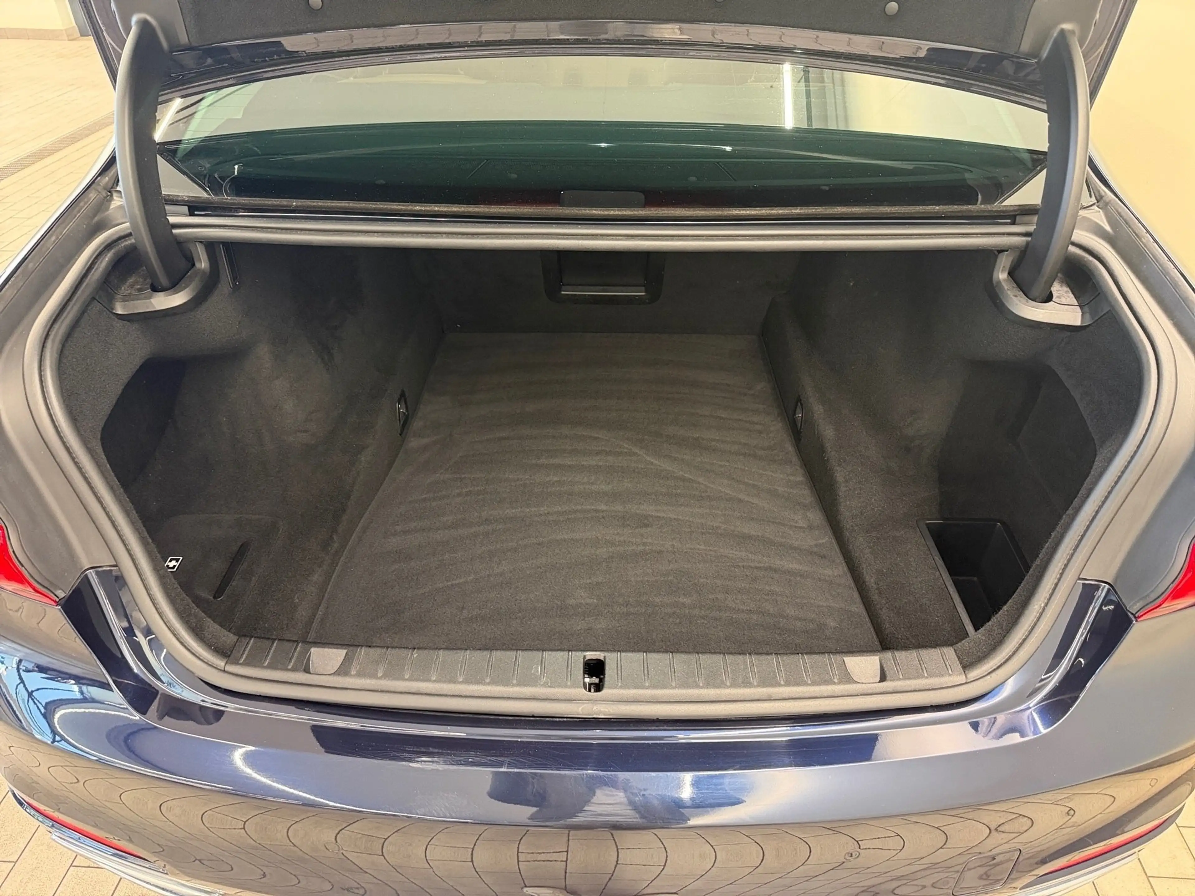 BMW 730 d xDrive — photo 11