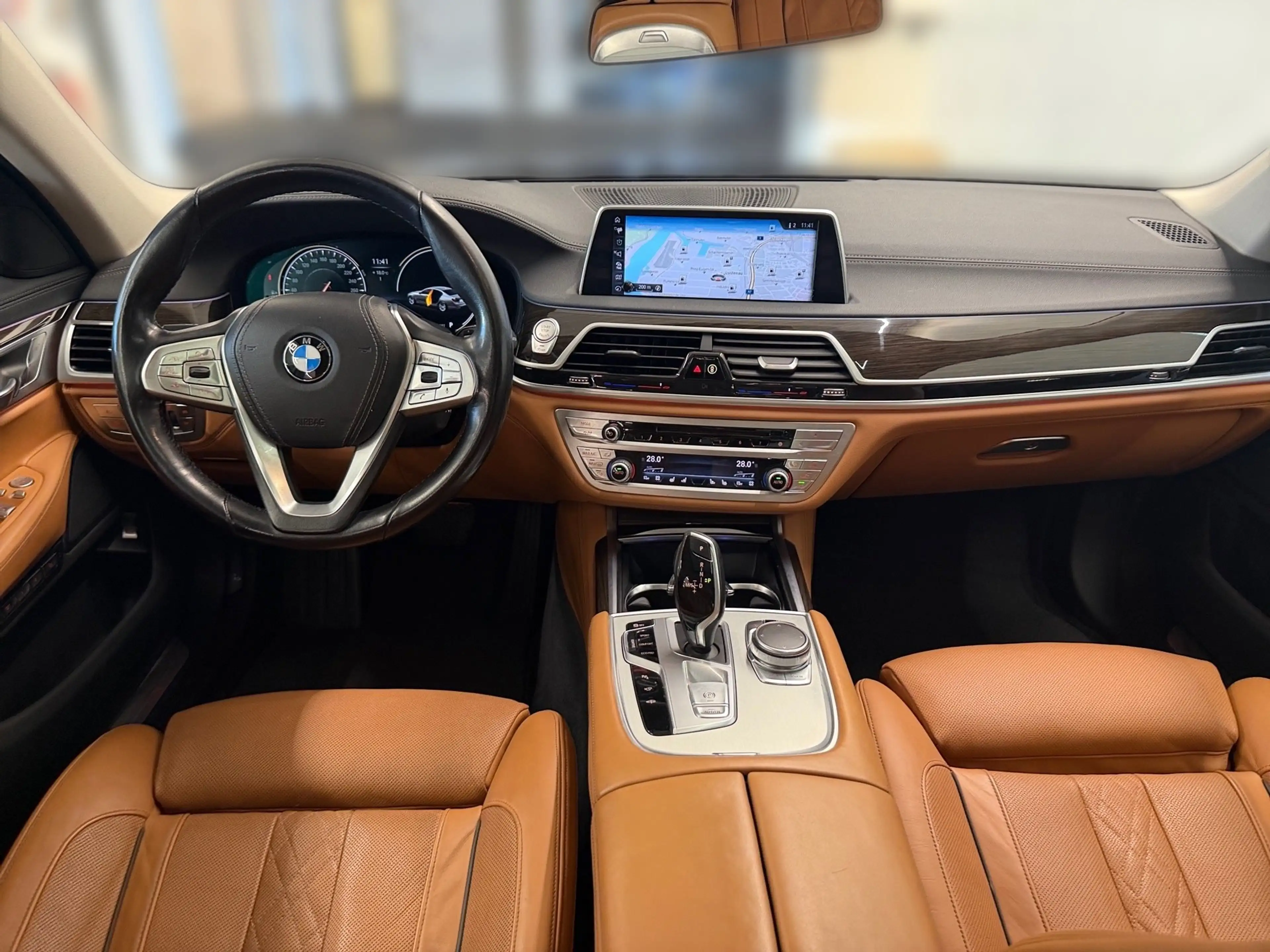BMW 730 d xDrive — photo 9