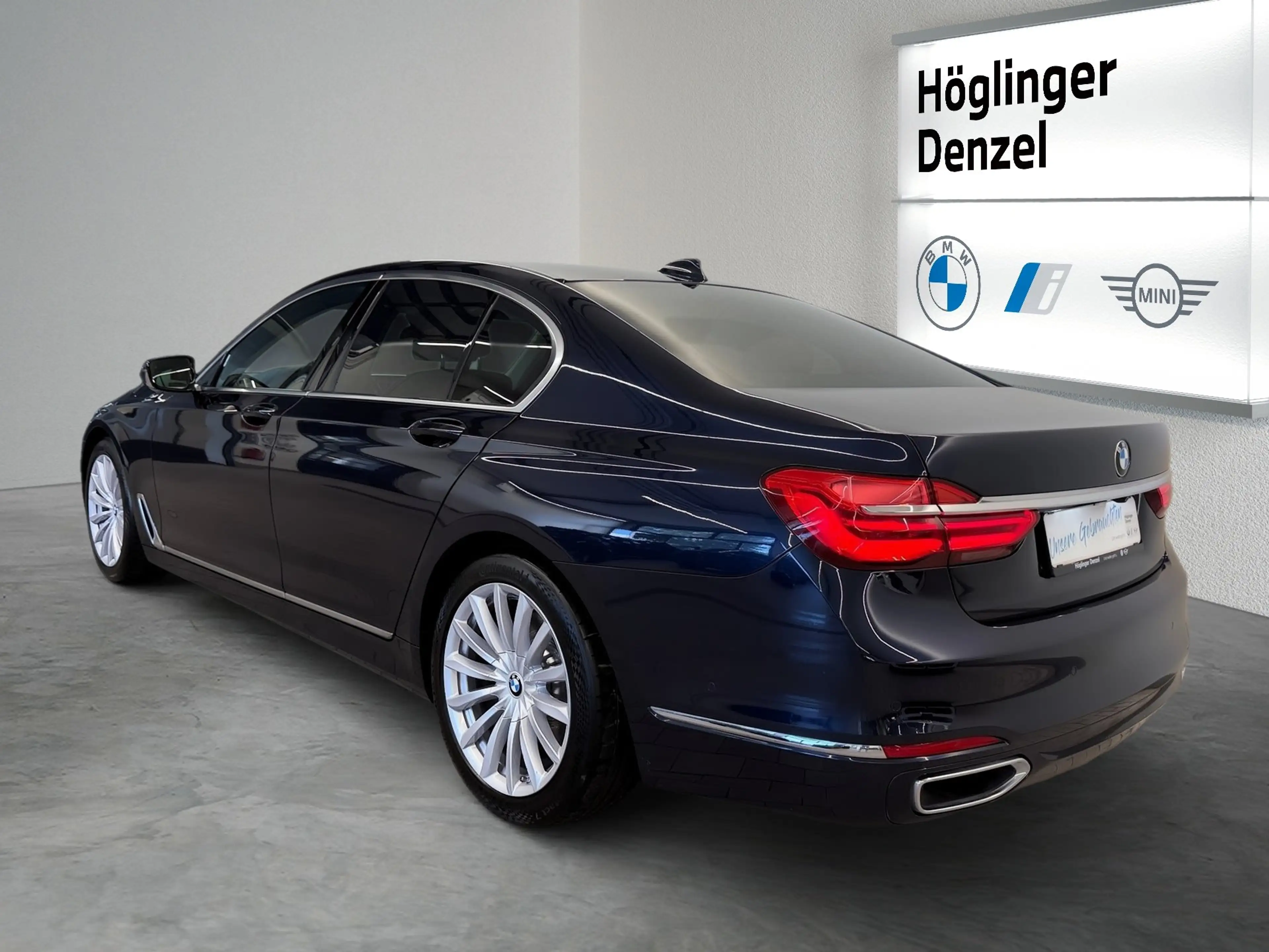 BMW 730 d xDrive — photo 10