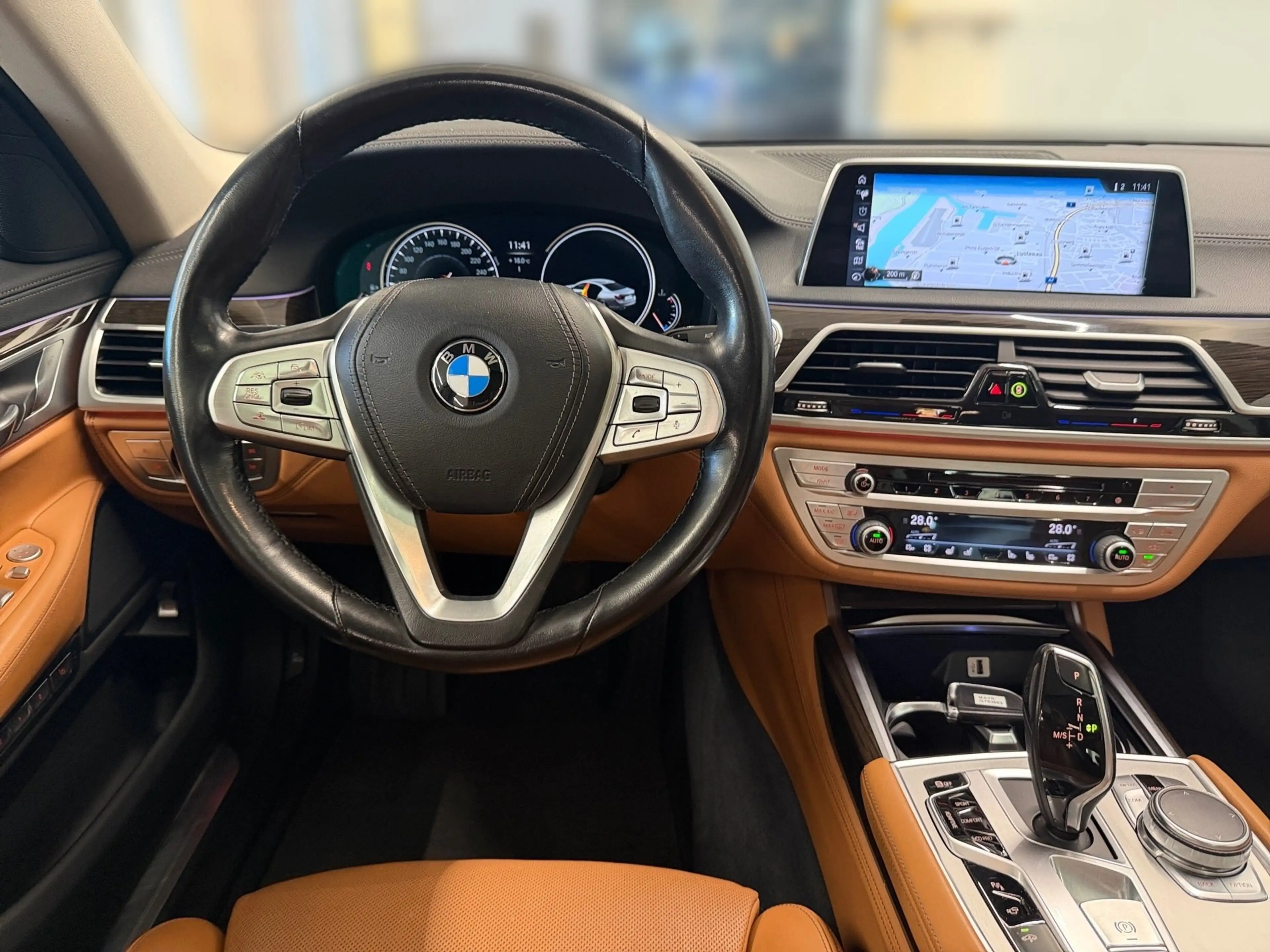 BMW 730 d xDrive — photo 8