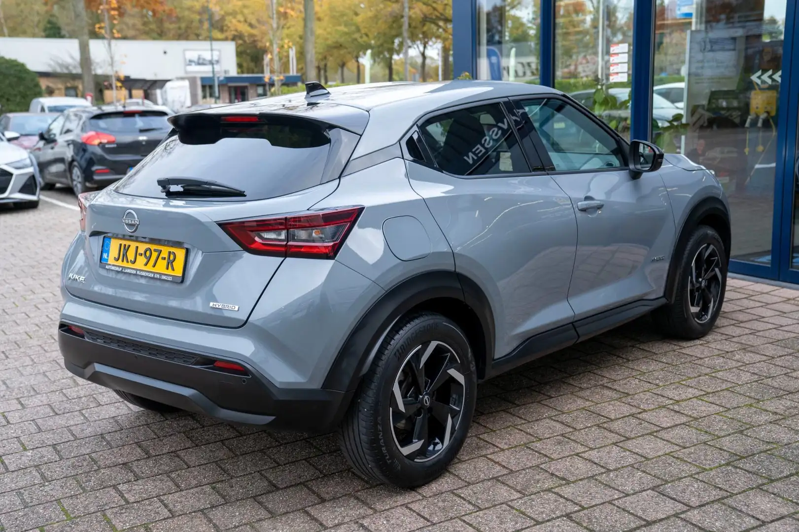 Nissan Juke 1.6 Hybrid N-Connecta|Prijs rijklaar incl. 12 mnd Gris - 2