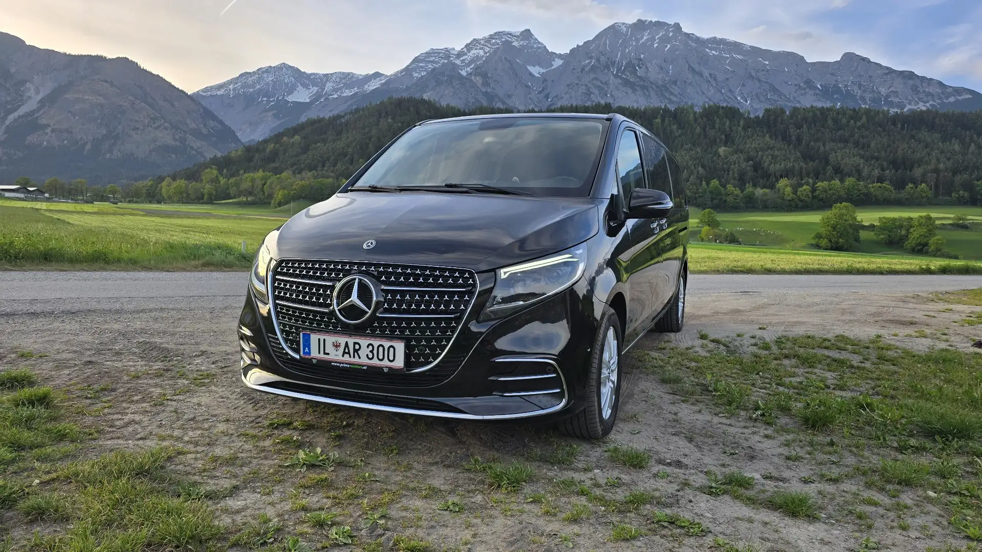 Mercedes-Benz V 220 d extralang Aut. Schwarz - 2