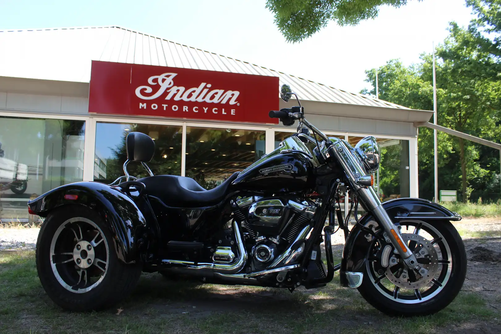 Harley-Davidson Freewheeler Trike Black - 1