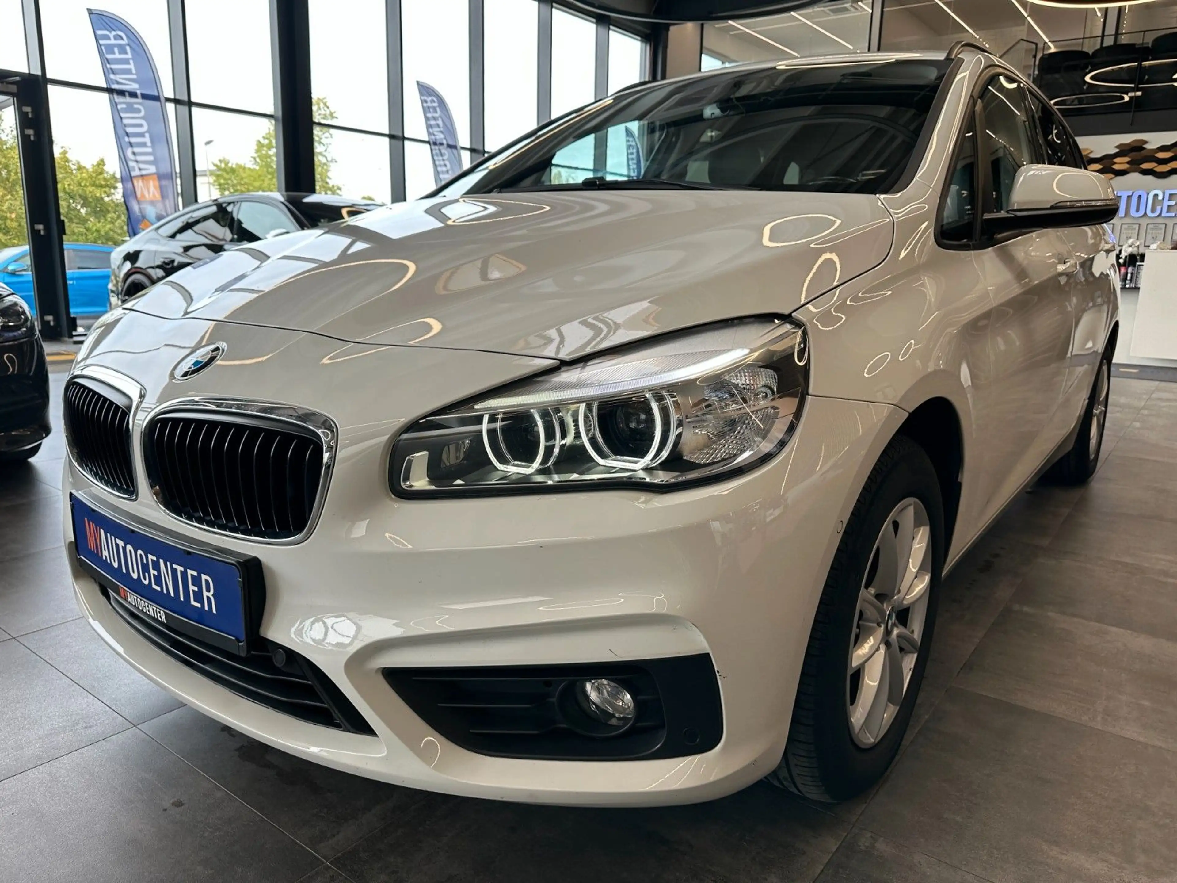 BMW 218 218 *AHK*NAV*7-SITZER*2-ZONEN*PDC(CAM)* — photo 4