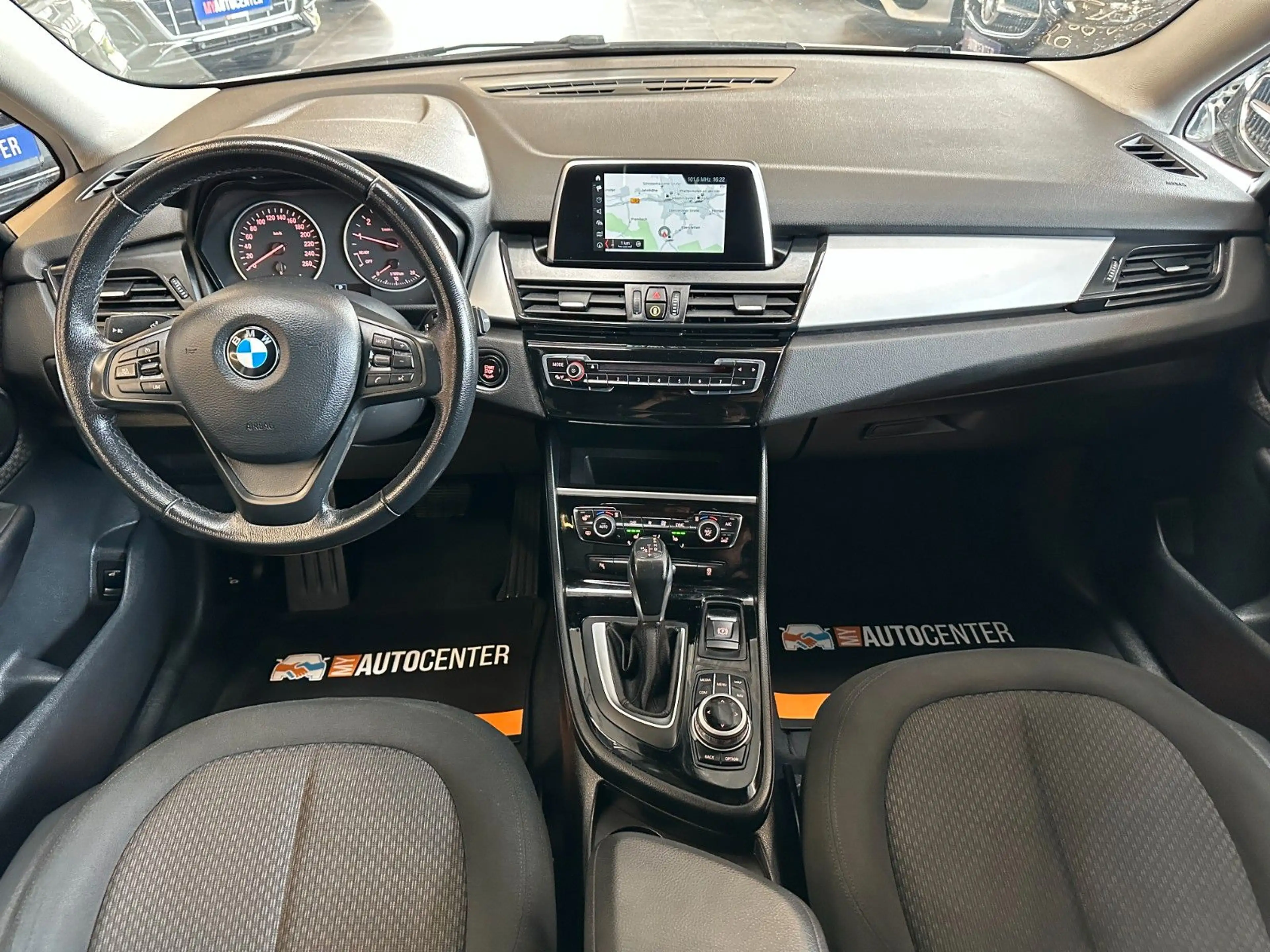 BMW 218 218 *AHK*NAV*7-SITZER*2-ZONEN*PDC(CAM)* — photo 6