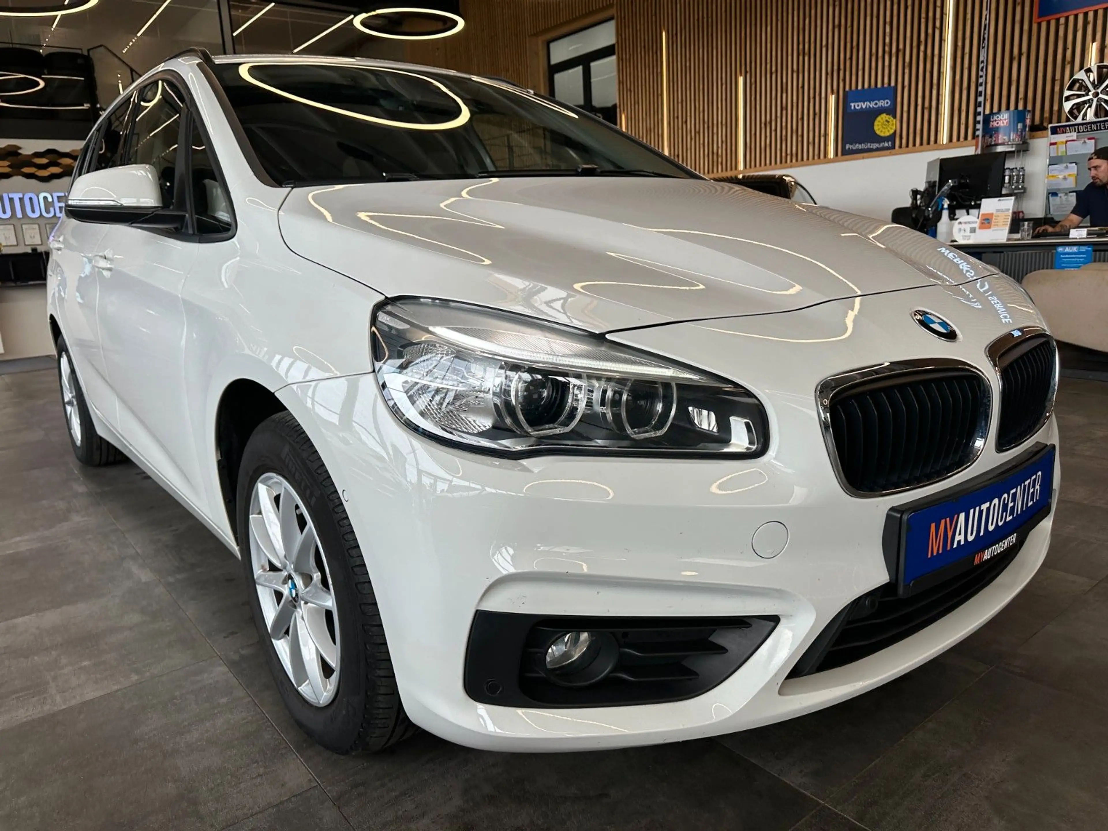 BMW 218 218 *AHK*NAV*7-SITZER*2-ZONEN*PDC(CAM)* — photo 3