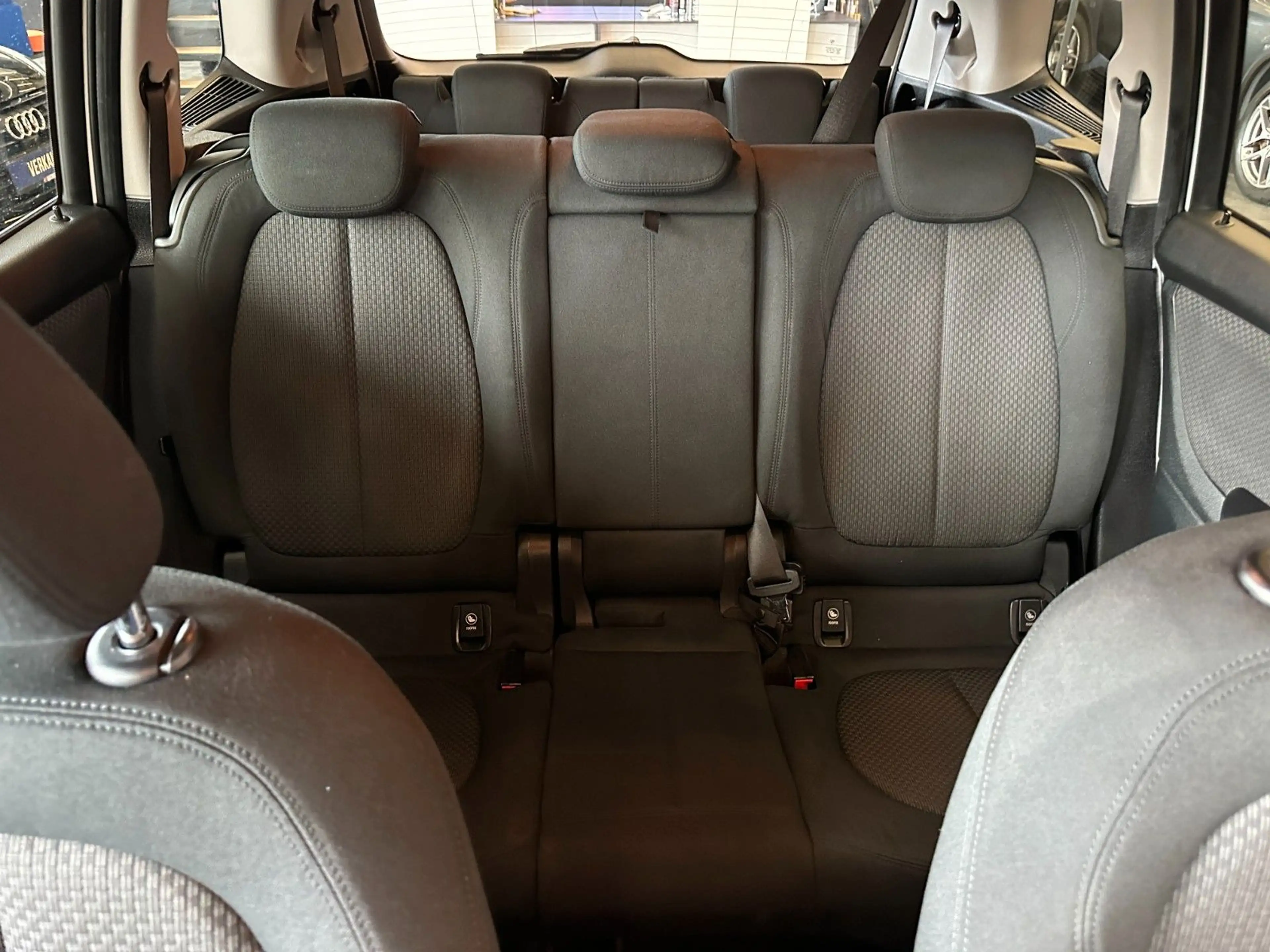 BMW 218 218 *AHK*NAV*7-SITZER*2-ZONEN*PDC(CAM)* — photo 12