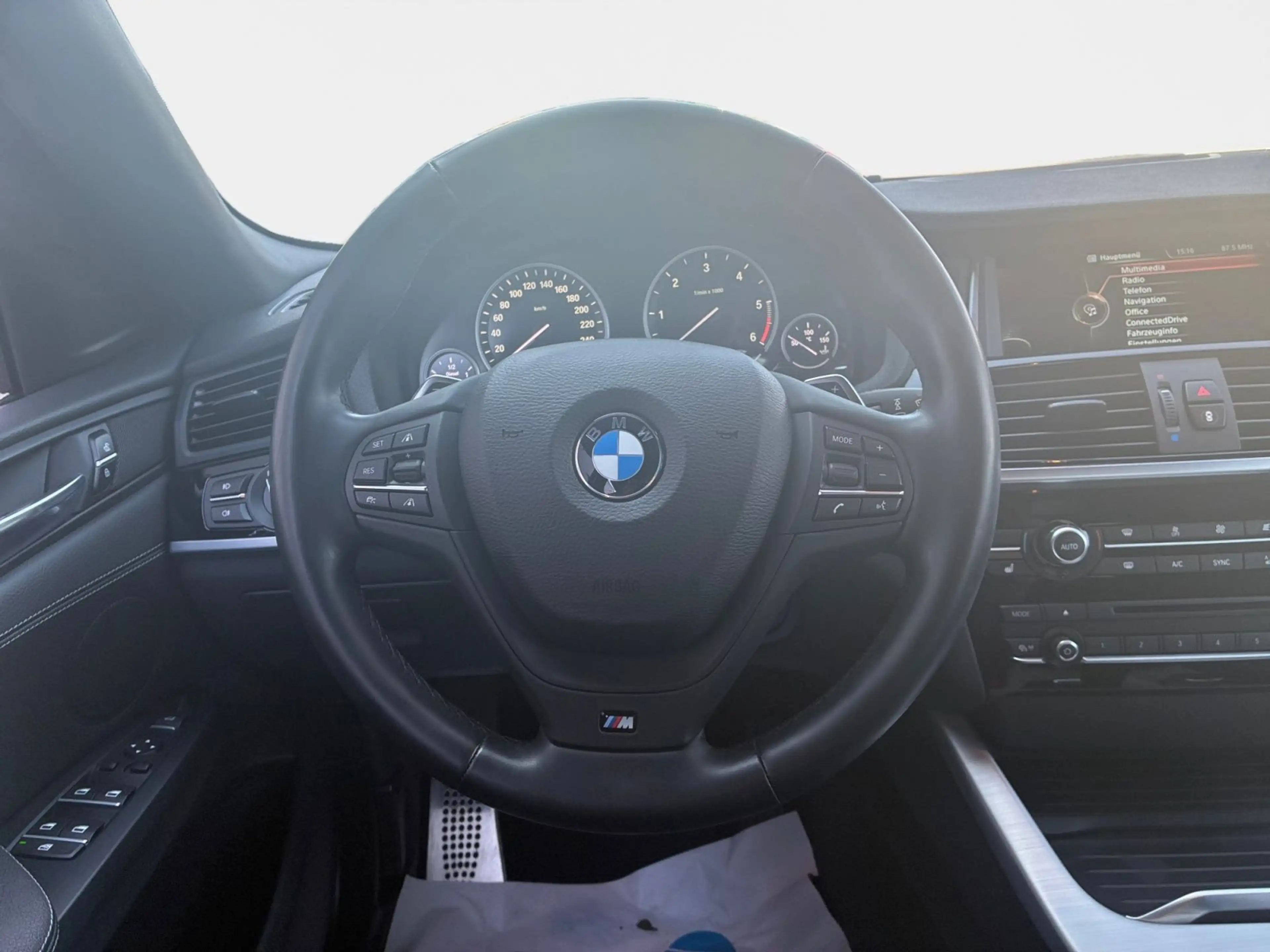 BMW X4 xDrive 35d AHK Navi Leder Schiebedach — photo 12