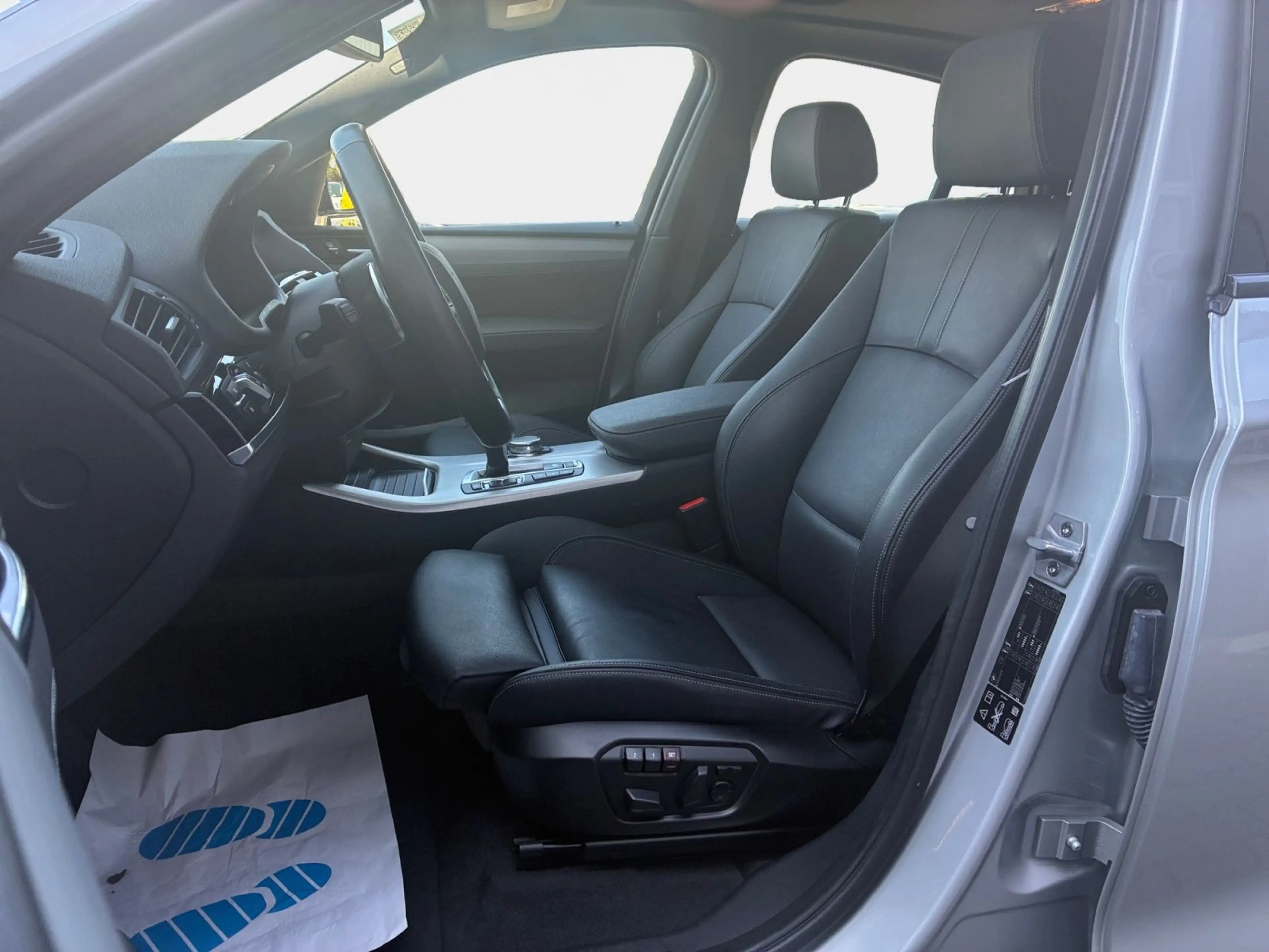 BMW X4 xDrive 35d AHK Navi Leder Schiebedach — photo 9