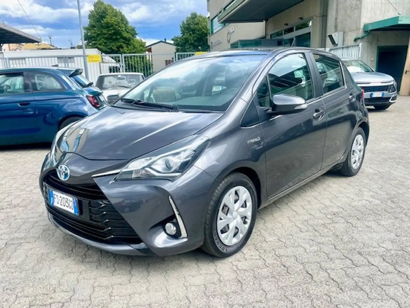 Toyota Yaris Yaris III 5p 1.5h Business Perfetta Garanzia!!! Grigio - 1