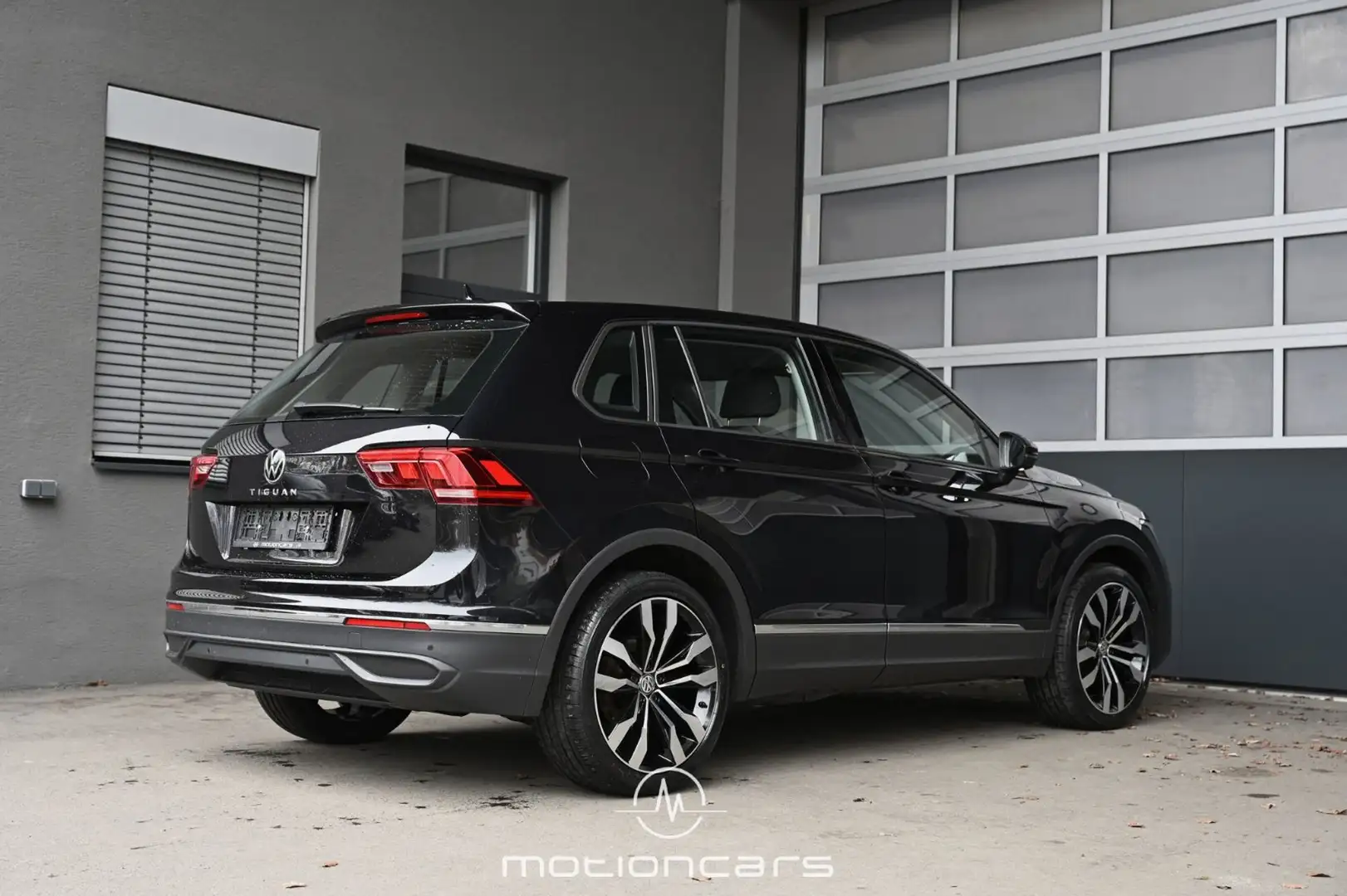 Volkswagen Tiguan Basis 1,5 TSI ACT Life DSG Pickerl NEU Schwarz - 2