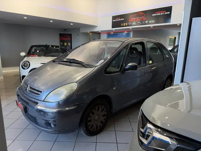Citroen Xsara Picasso view 4