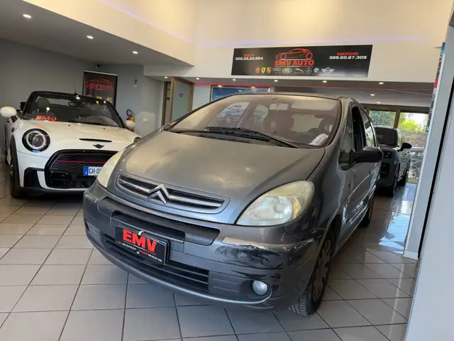 Citroen Xsara Picasso view 3
