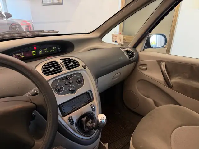 Citroen Xsara Picasso view 5
