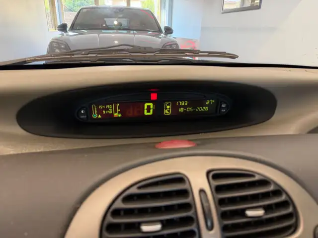 Citroen Xsara Picasso view 6