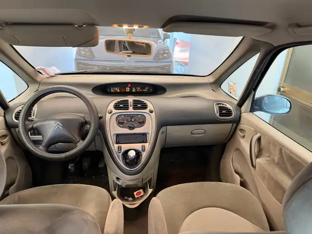 Citroen Xsara Picasso view 8