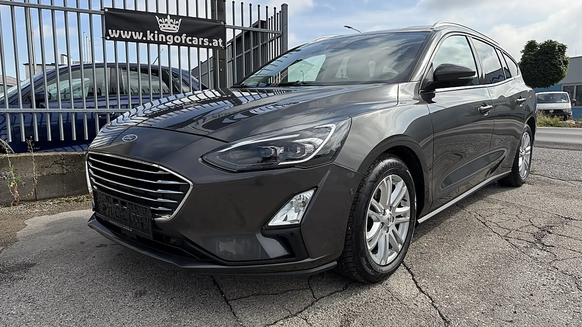 Ford Focus Traveller 1,5 D Titanium Aut., Navi, ÖAMTC Pickerl Grau - 1