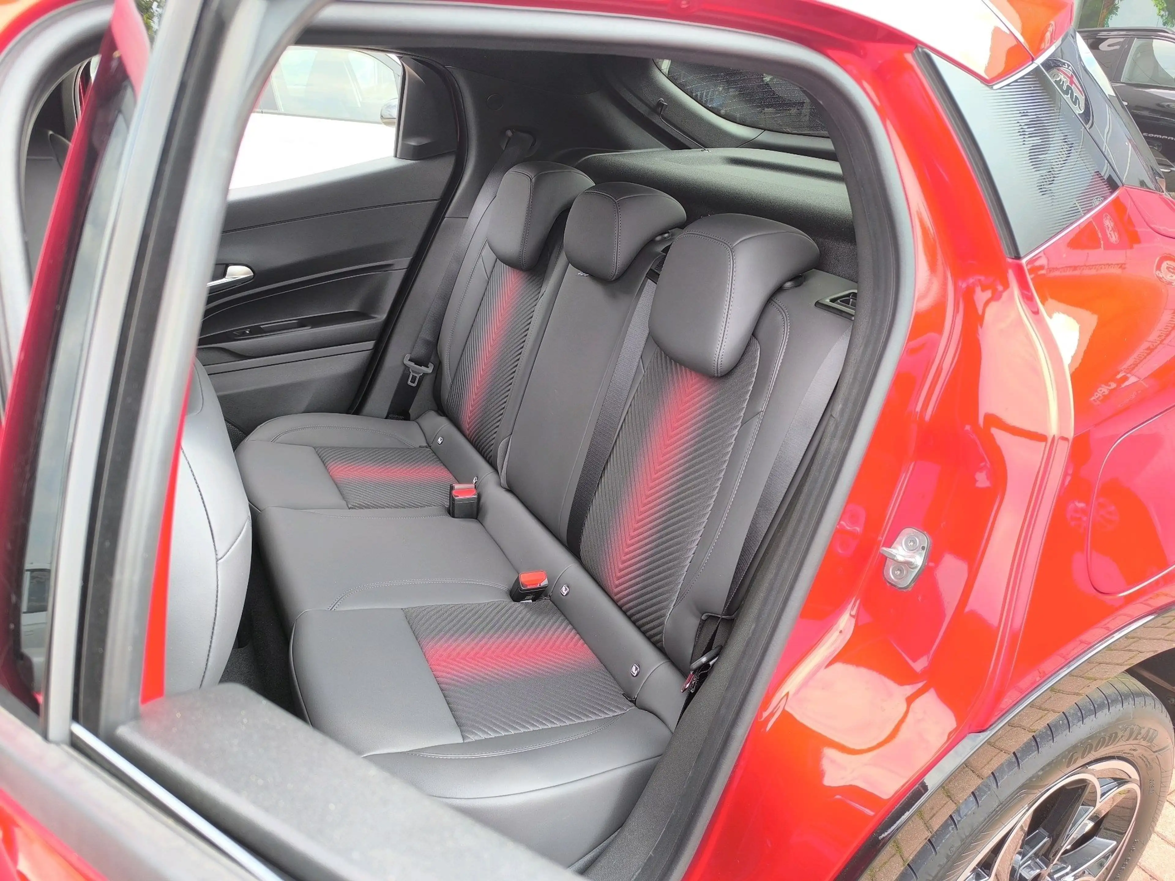 Alfa Romeo Junior Ibrida 1.2 VGT 48V-Hybrid 107 kW Q4 — photo 13
