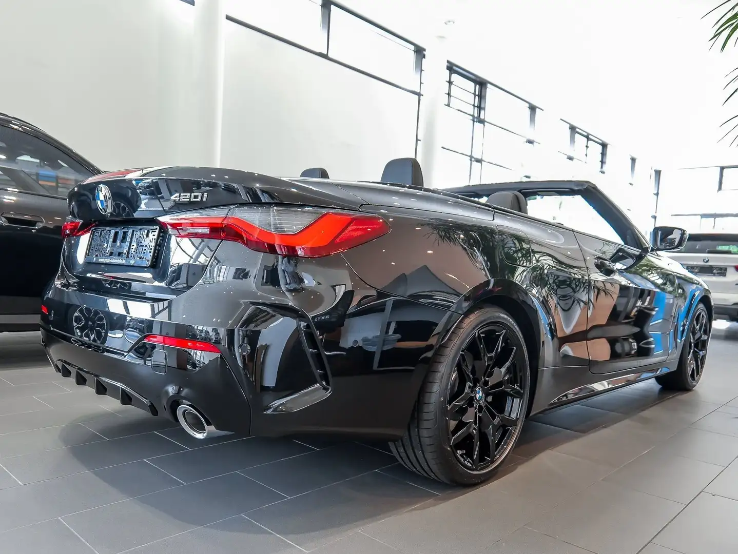 BMW 420 i Cabrio M Sport RFK NAVI LED Sound Syst. LM Schwarz - 2