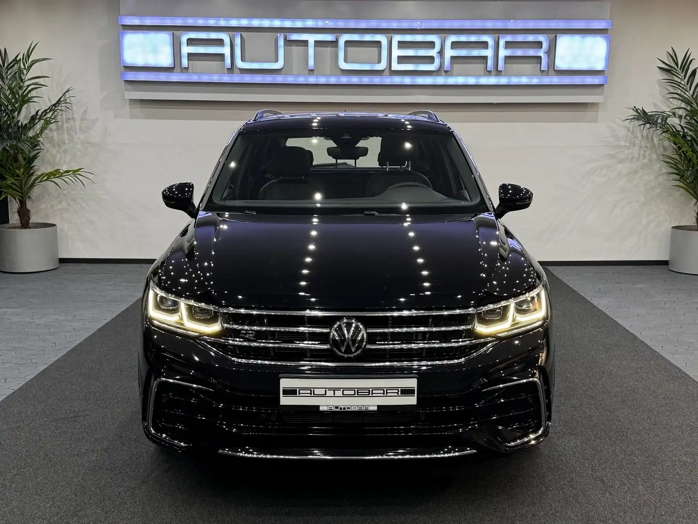Volkswagen Tiguan R-Line Schwarz - 2