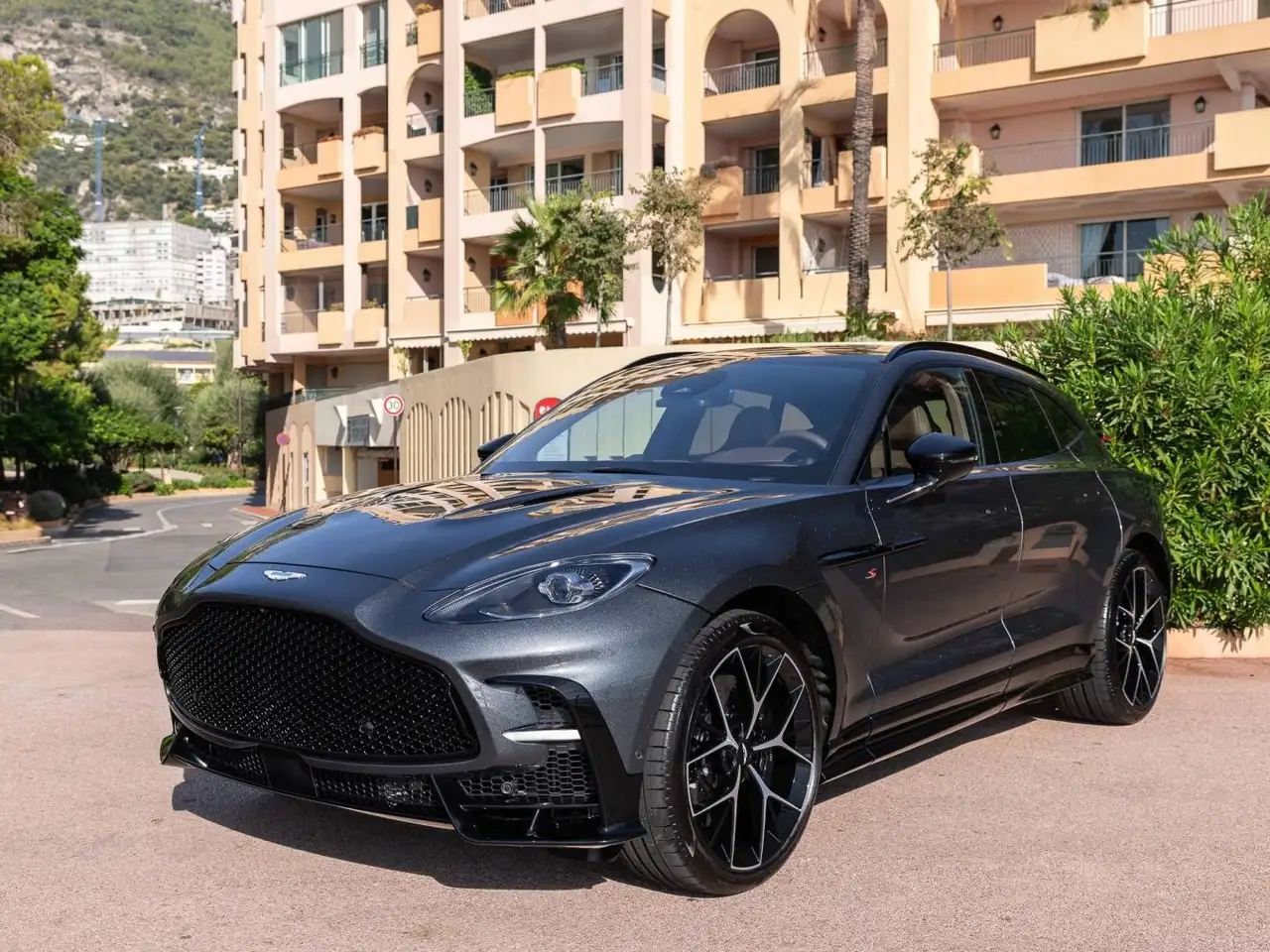 Aston Martin DBX