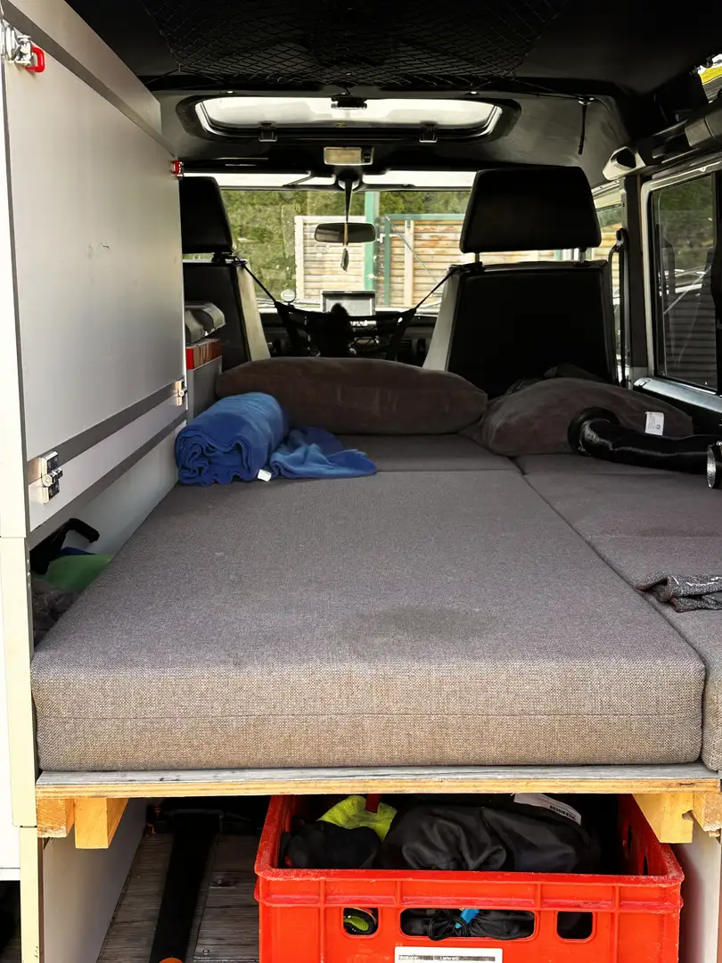 Land Rover Defender 110" Station County TD - 2