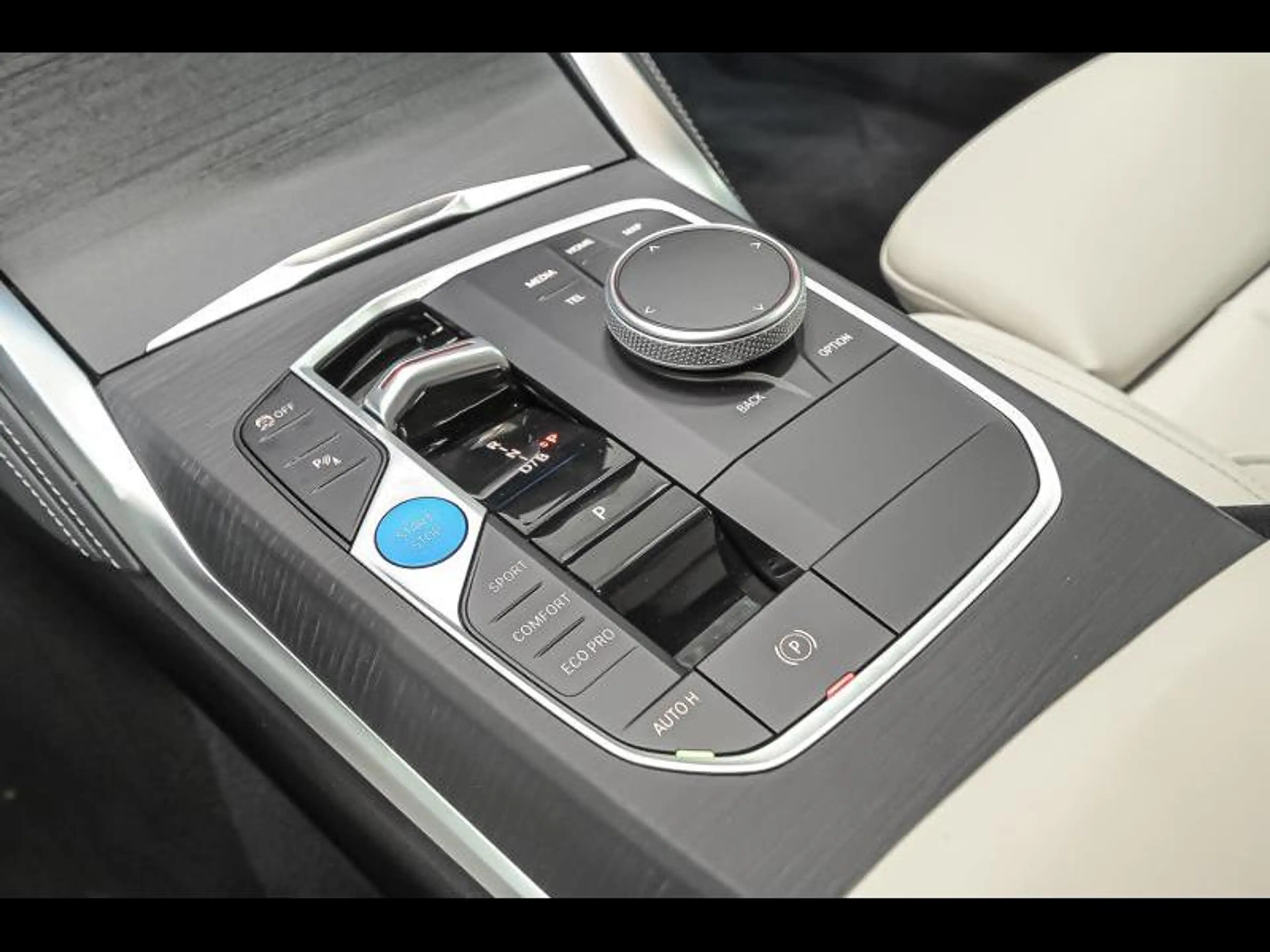BMW i4 eDrive35 - M Pack Beschikbaar einde Oktober — photo 11
