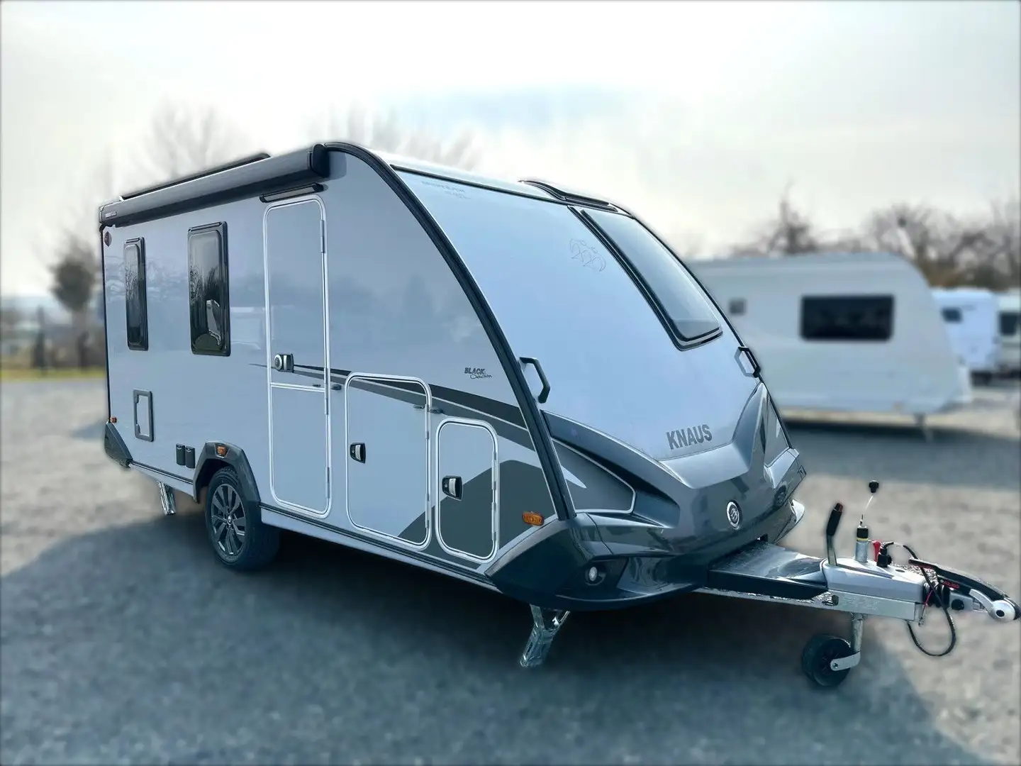 Knaus Sport & Fun BLACK SELECTION 480 QL Klima Markise Grau - 1