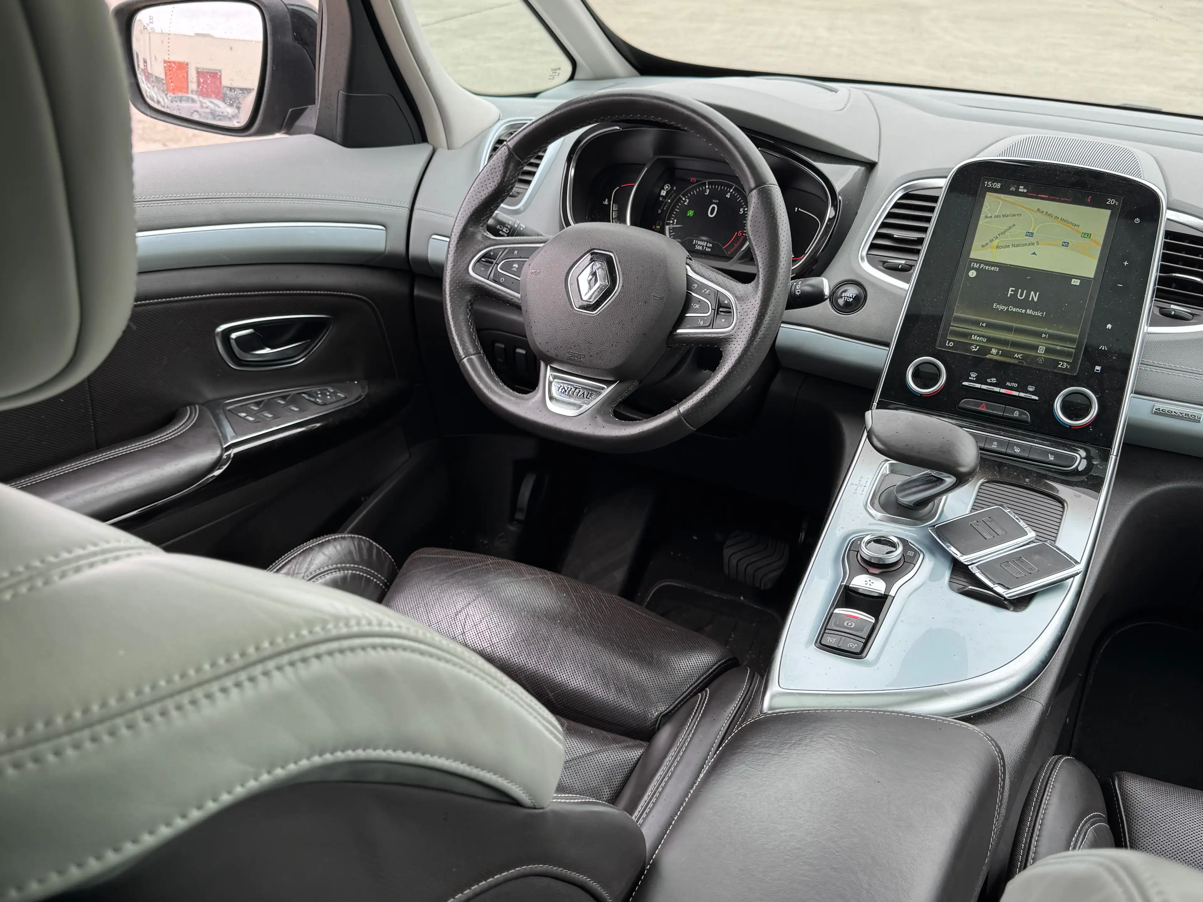 Renault Espace 1.6 TCe Initiale Paris / 7PLACES / BOITE AUTO / FULLOPTIONS / 1PROP — photo 9