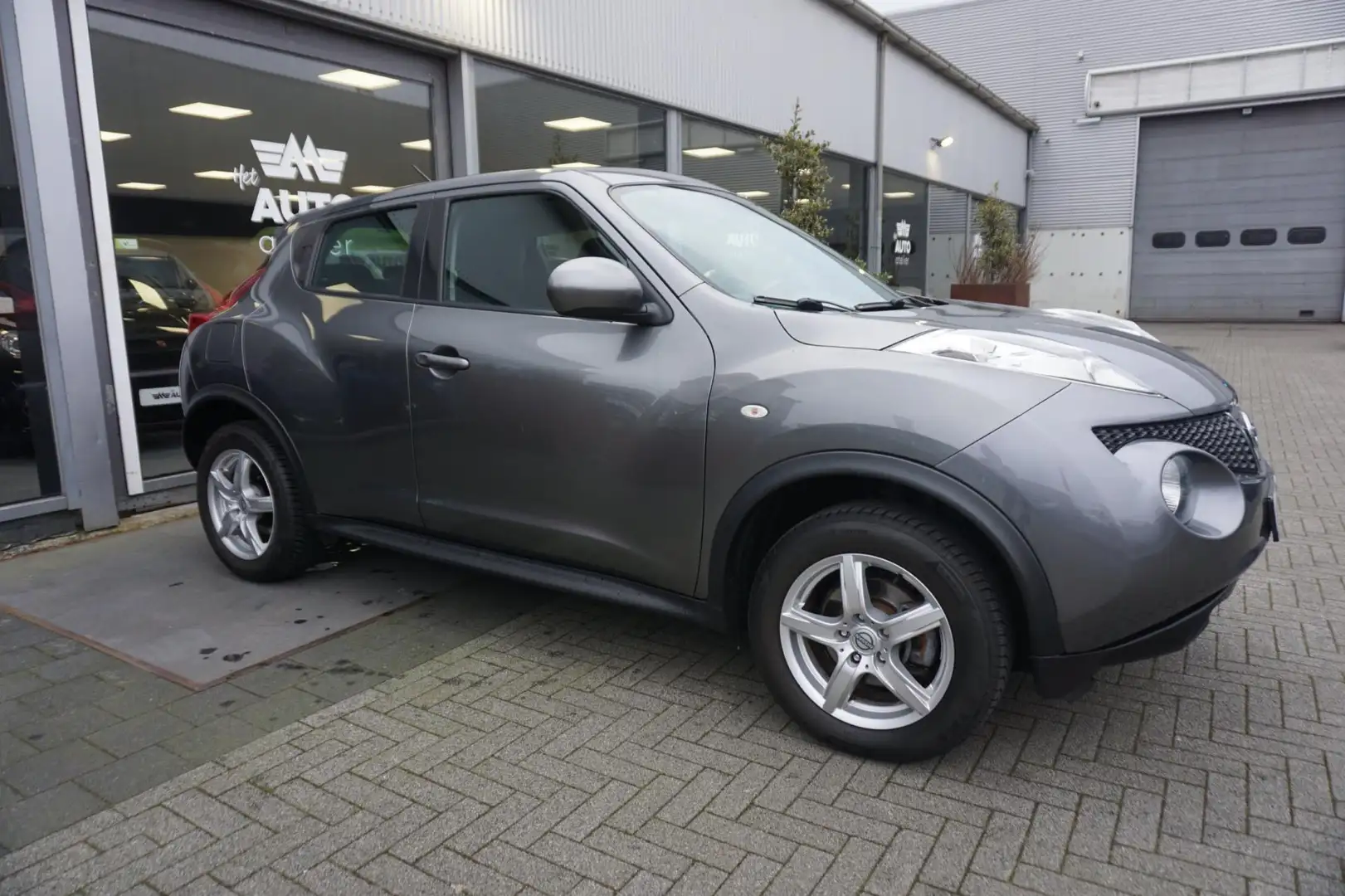 Nissan Juke 1.6 Visia Grau - 2