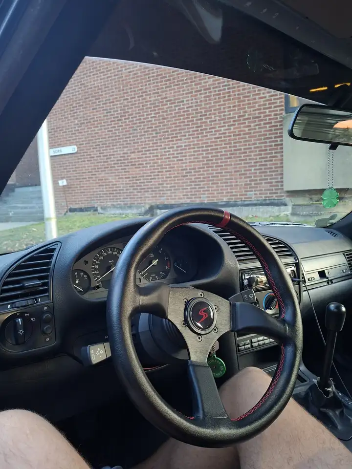 BMW 318i, foto 6
