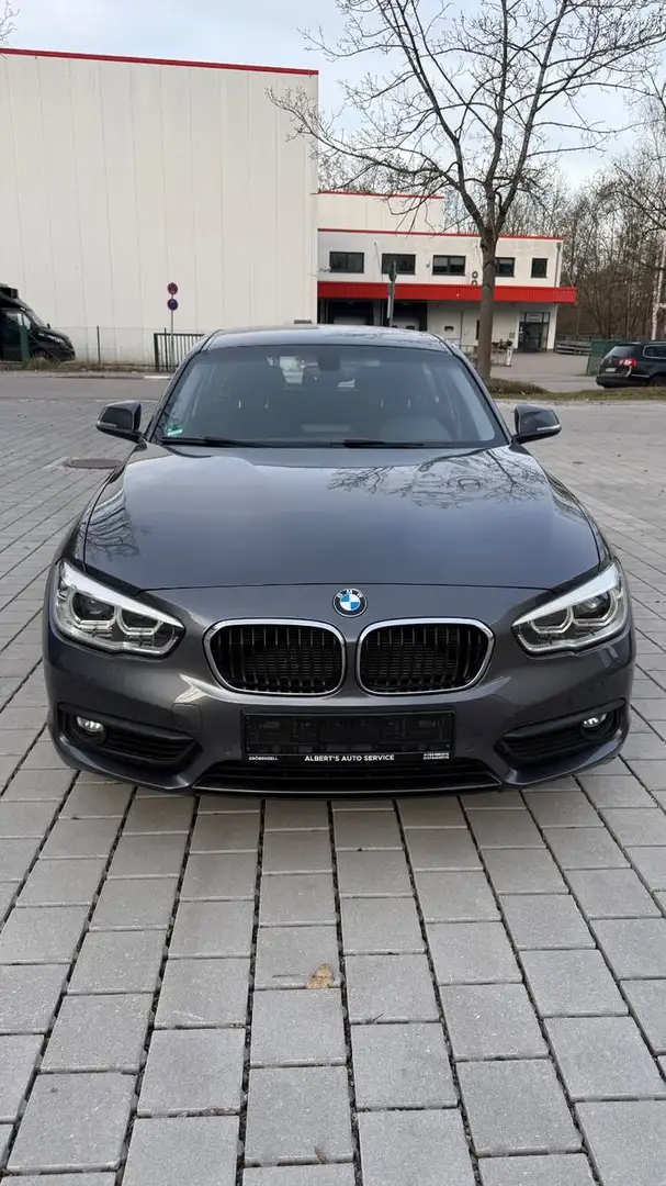 BMW 118 Baureihe 1 Lim. 5-trg. 118 i Advantage Gris - 1