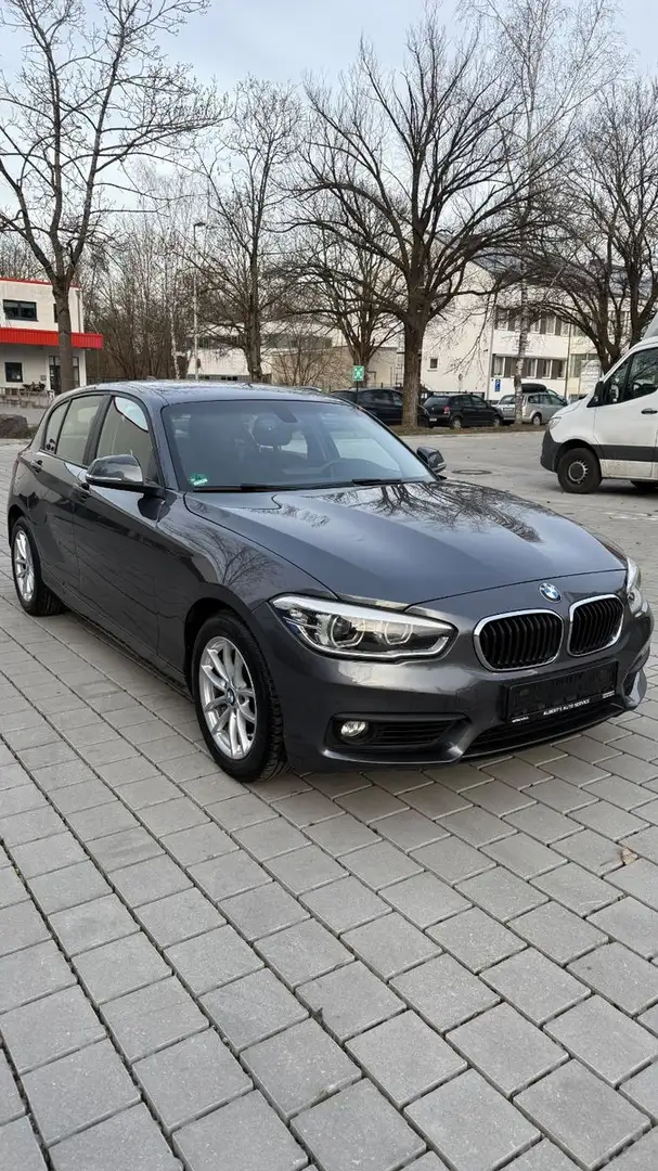 BMW 118 Baureihe 1 Lim. 5-trg. 118 i Advantage Gris - 2
