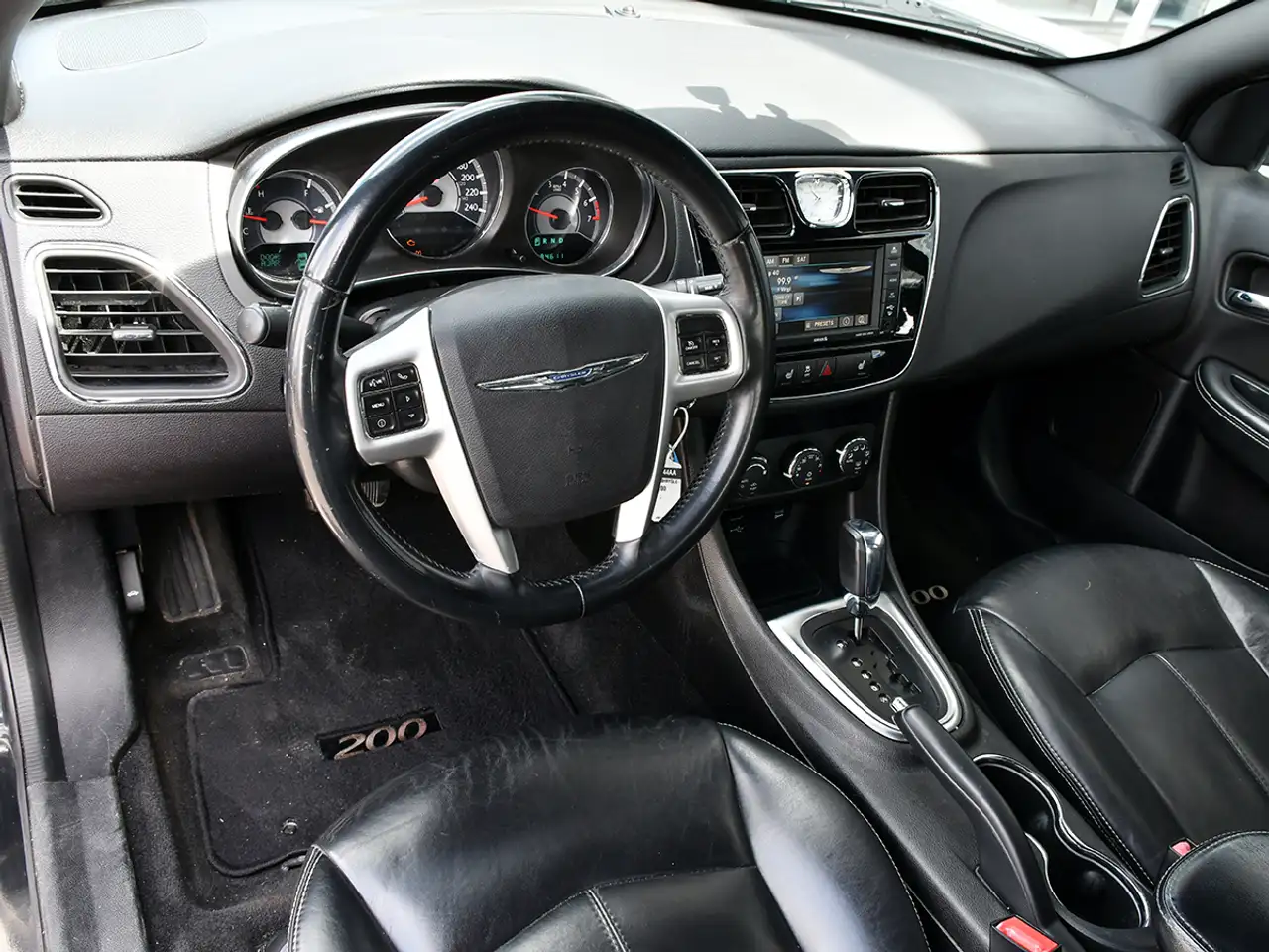 Chrysler 200 photo Chrysler 200