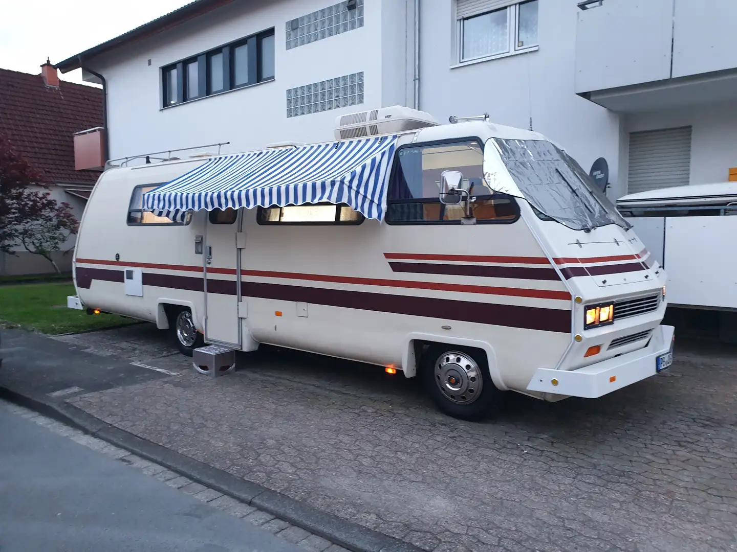 Dodge Van US Vintage XXL Autark Camper 6 Pers. 5Schlafpl. Beige - 1