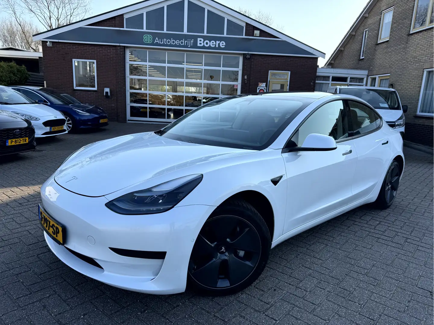 Tesla Model 3 RWD Plus Trekhaak, Panoramadak, Camera Wit - 1