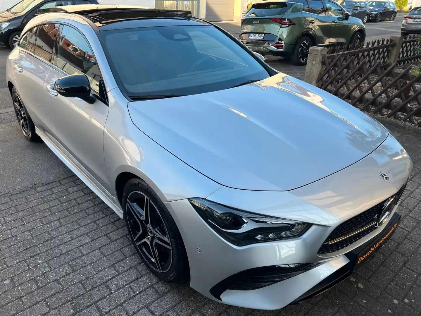 Mercedes-Benz CLA 200 SB AMG! FACELIFT! PANO! NIGHT! DISTR.! Silber - 2