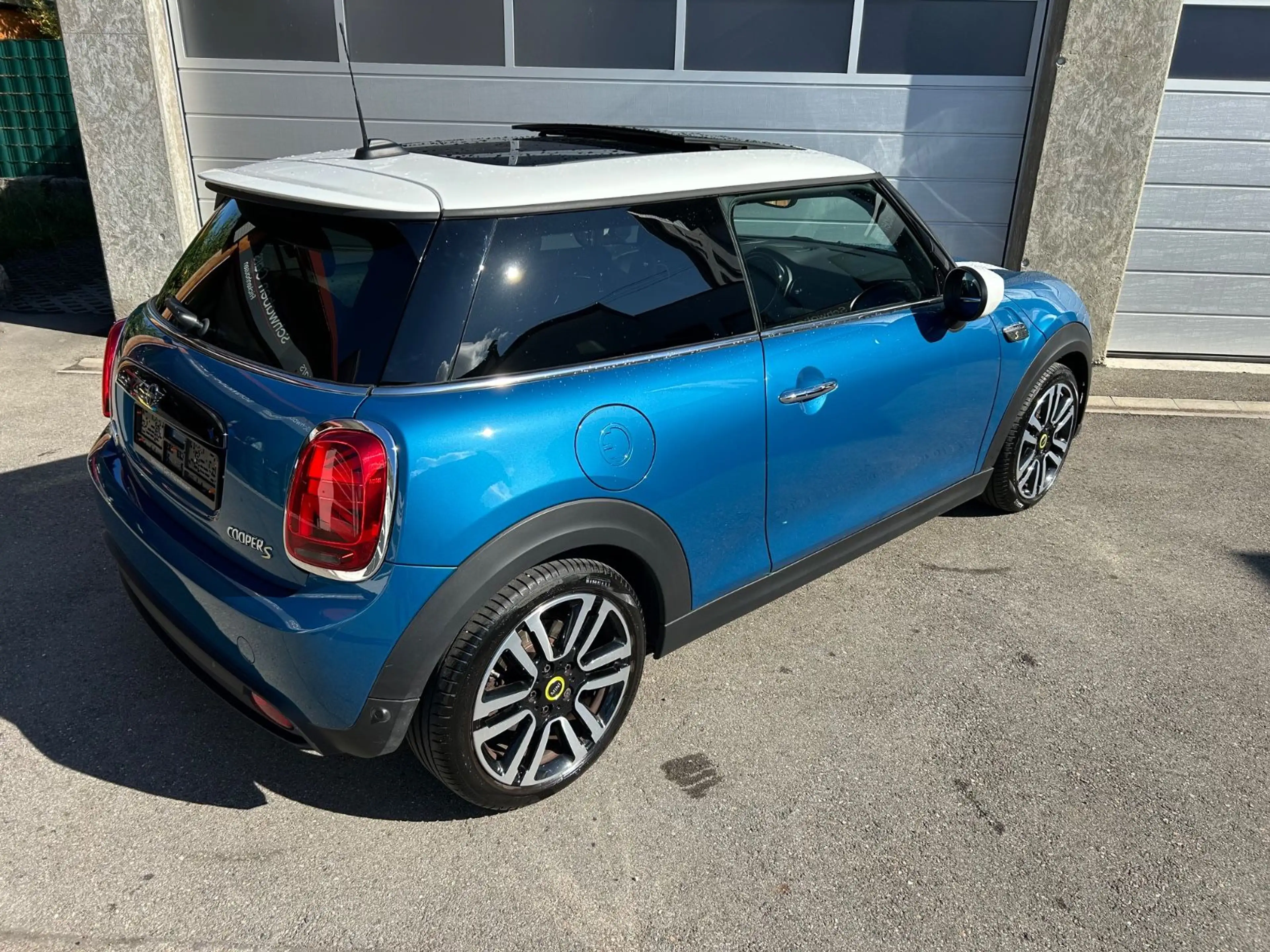 MINI Cooper SE Facelift Pano HUD HiFi H&K Kamera — photo 13