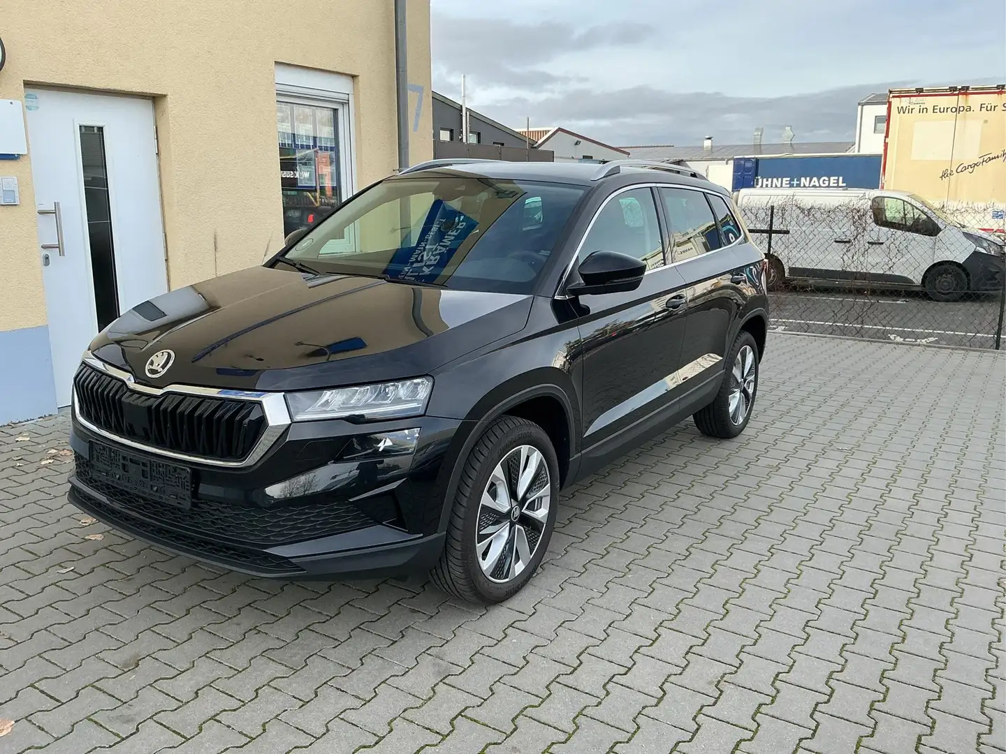 Skoda Karoq Selection SHZ ACC KESSY 18 Zoll 1.5 TSI 110 kW ... Noir - 2