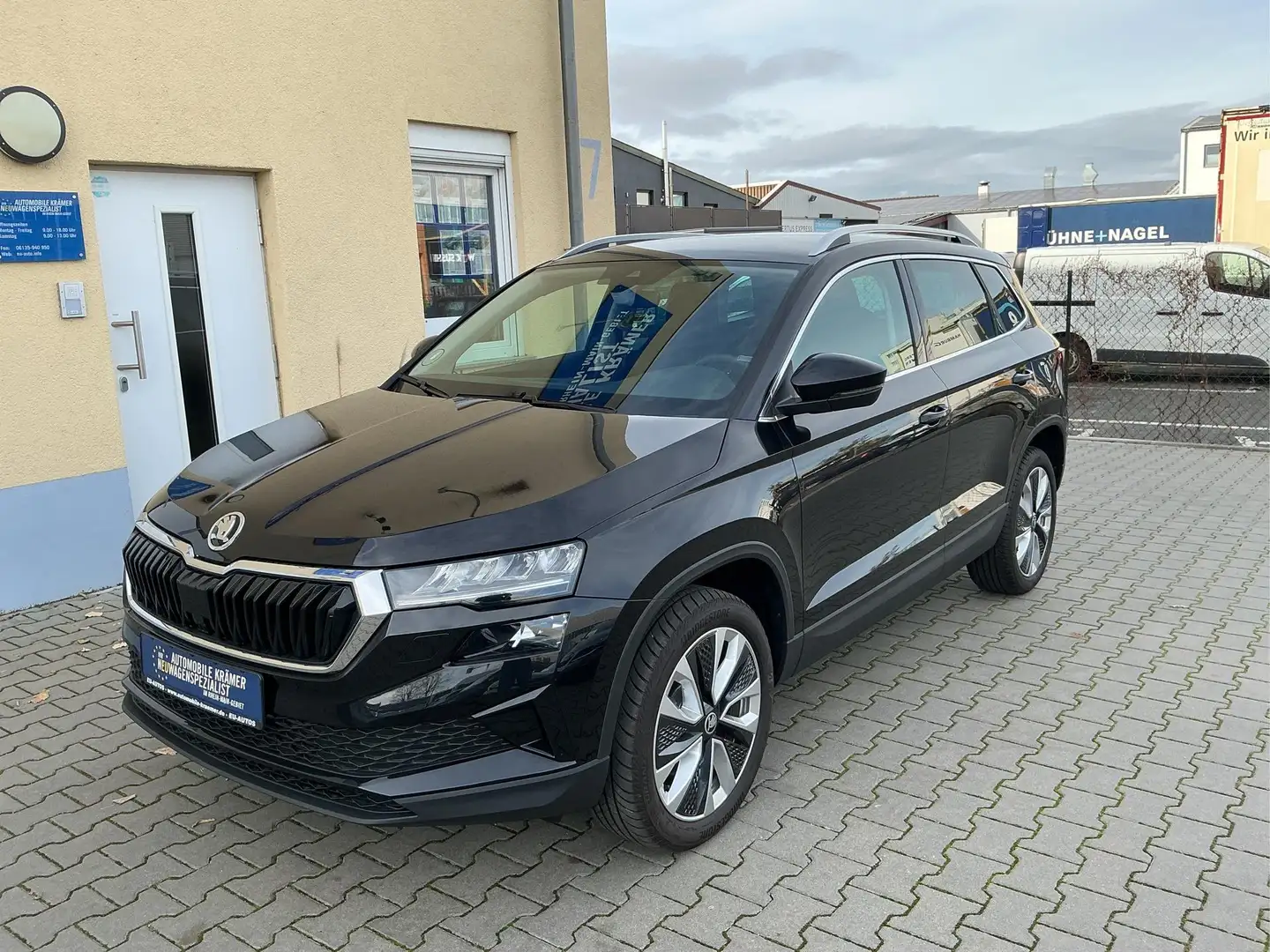 Skoda Karoq Selection SHZ ACC KESSY 18 Zoll 1.5 TSI 110 kW ... Noir - 1