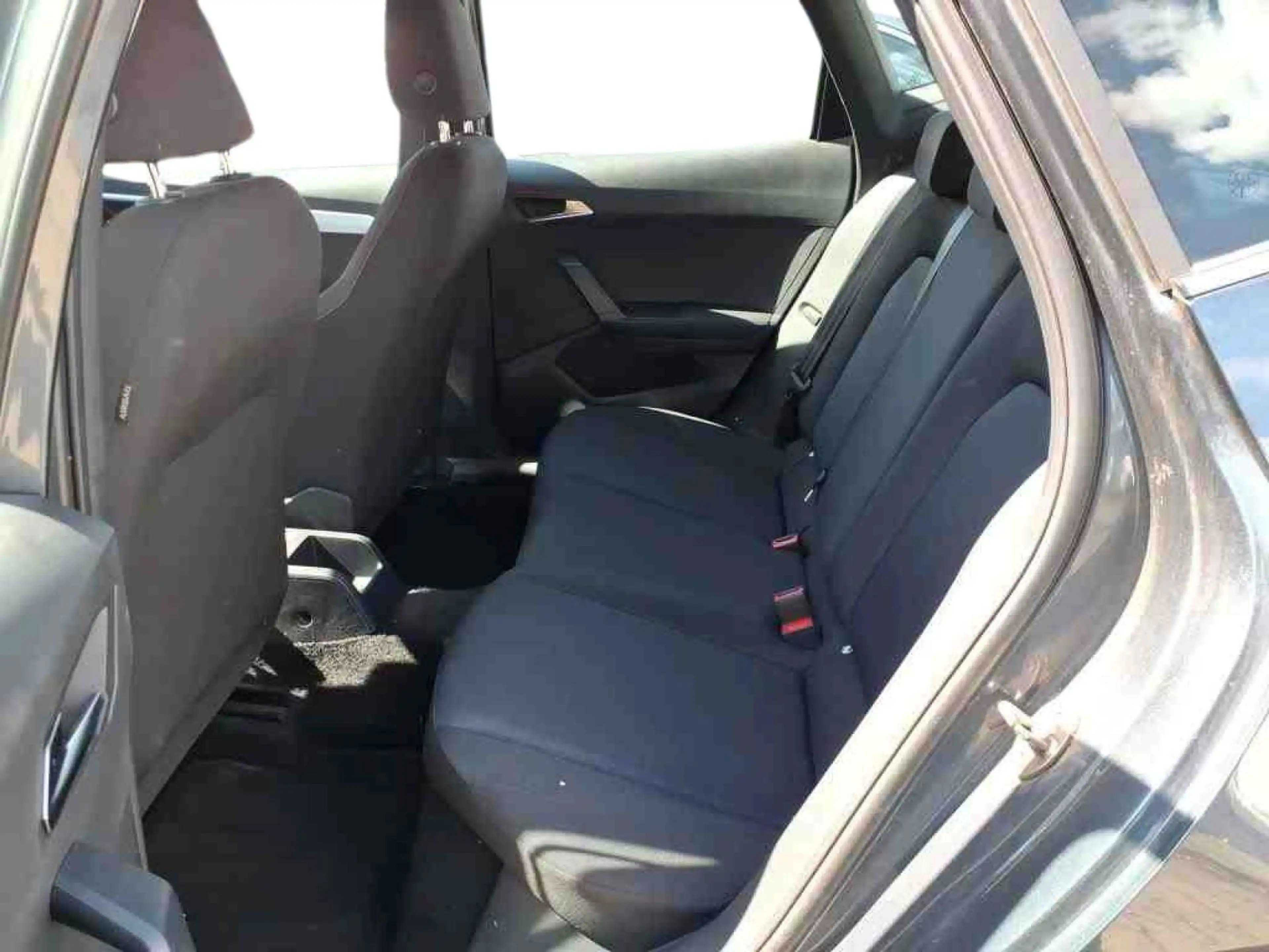 SEAT Arona 1.0TSI DSG FR LED Navi AHK CAM ACC APP SHZ — photo 6