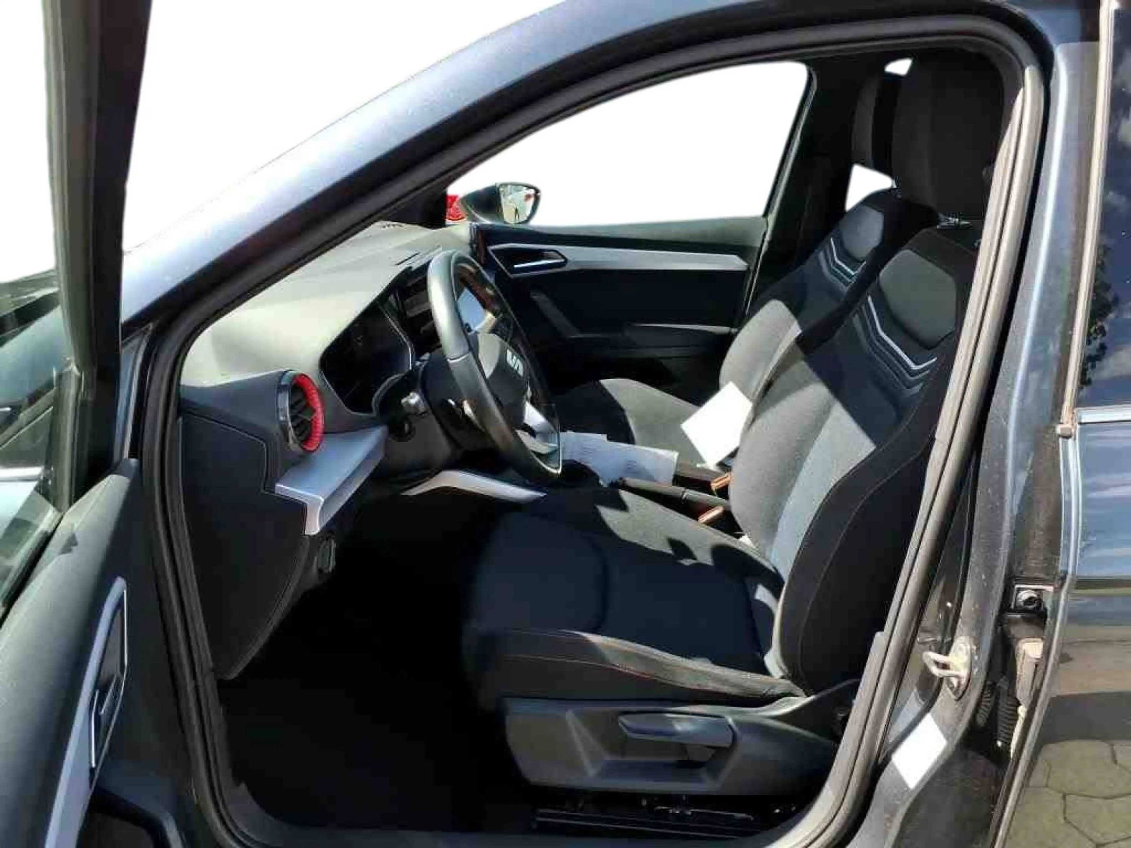 SEAT Arona 1.0TSI DSG FR LED Navi AHK CAM ACC APP SHZ — photo 5
