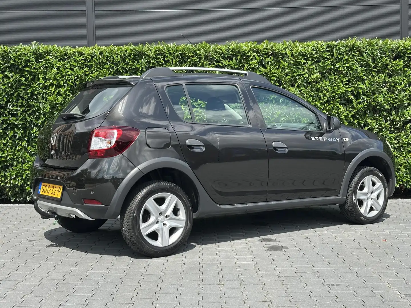 Dacia Sandero 0.9 TCe S&S Stepway Lauréate AIRCO, NAVIGATIE, CRU Zwart - 2