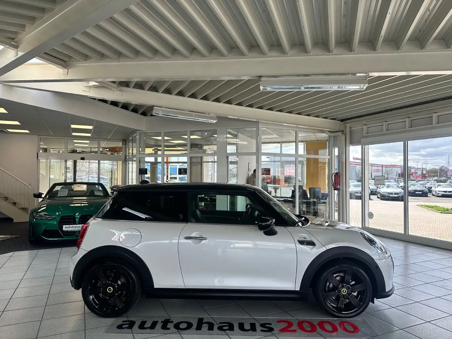 MINI Cooper SE Yours Trim AUT./LED/HUD/PANO./CAM/H&K Weiß - 2