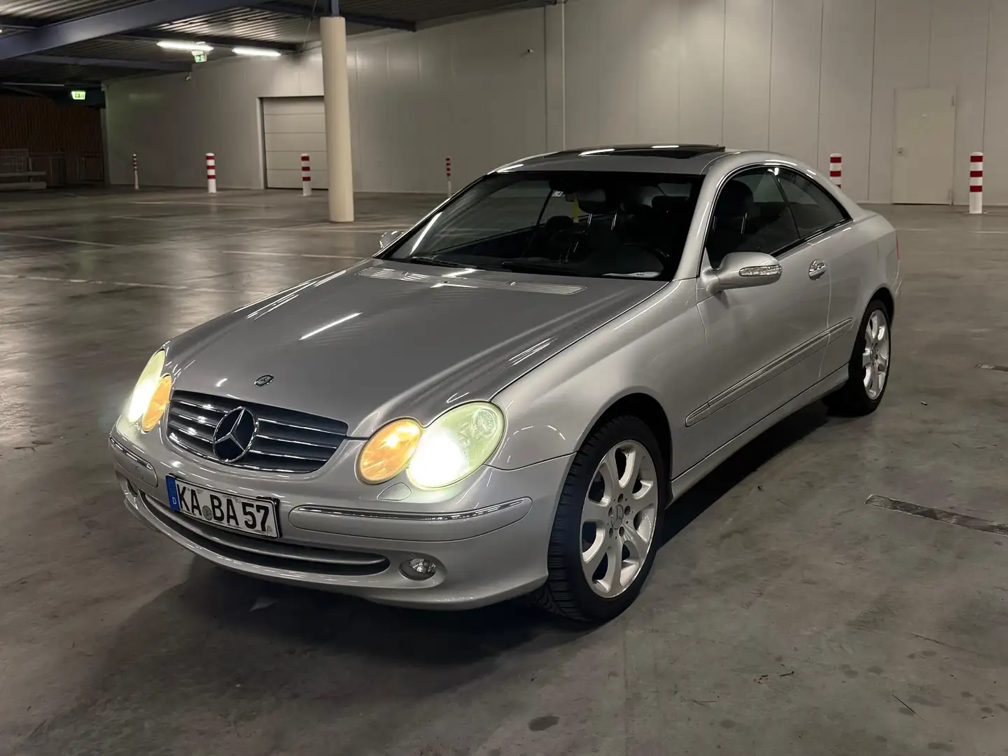 Mercedes-Benz 320 Silver - 1