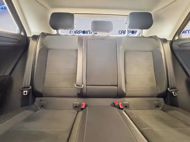 Volkswagen T-Roc view 11