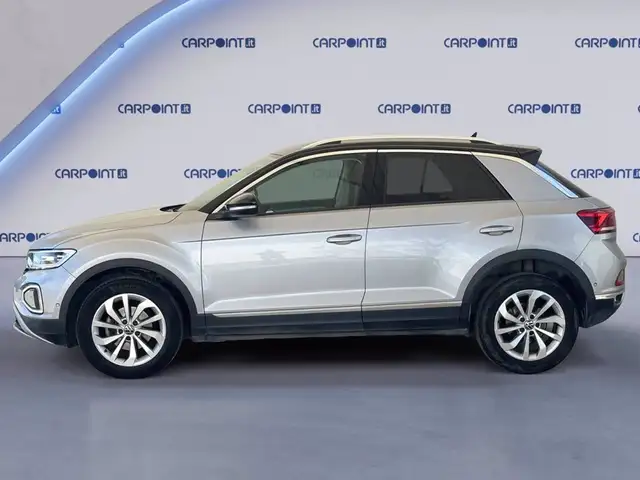 Volkswagen T-Roc view 5